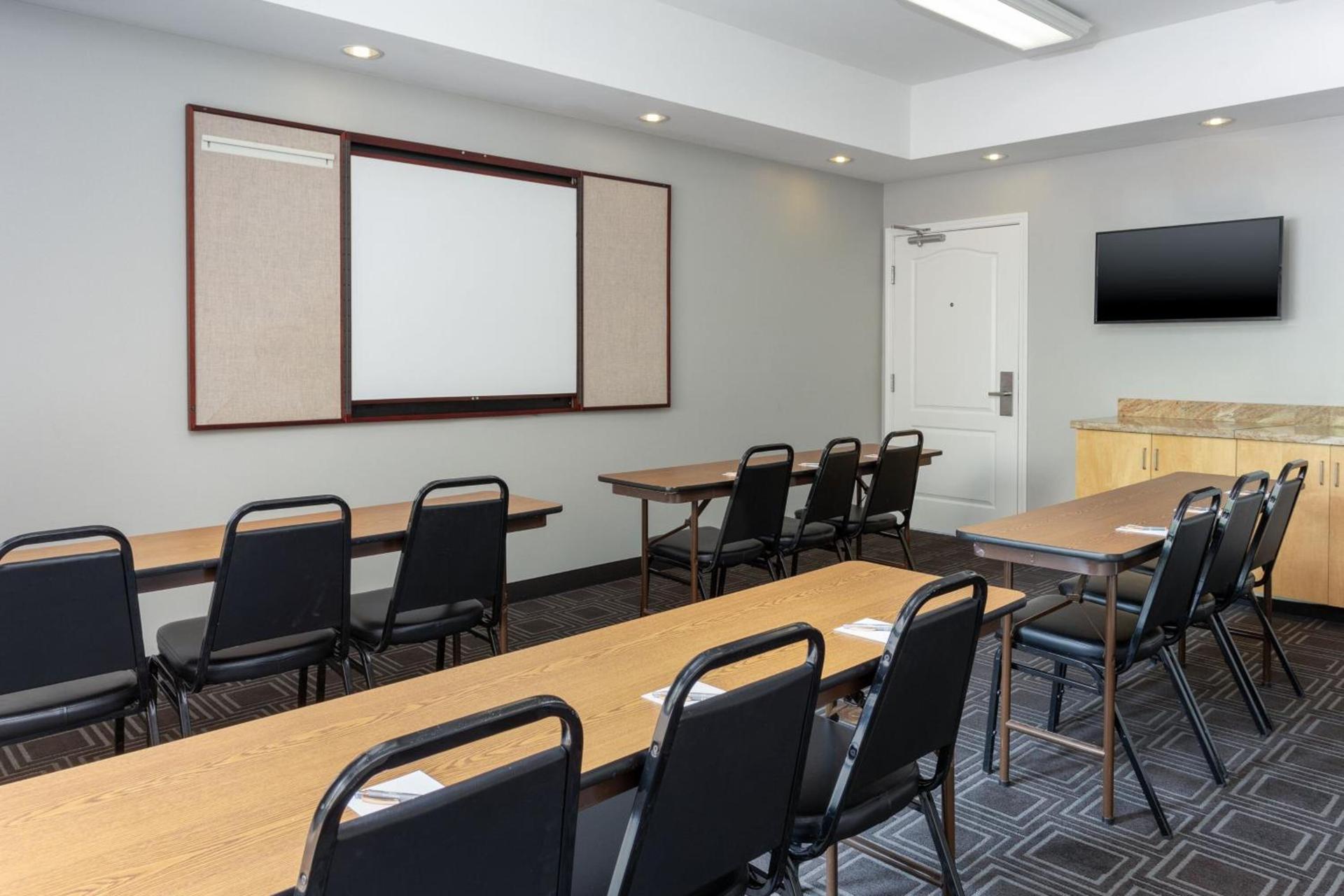 TownePlace Suites by Marriott Erie photo 36
