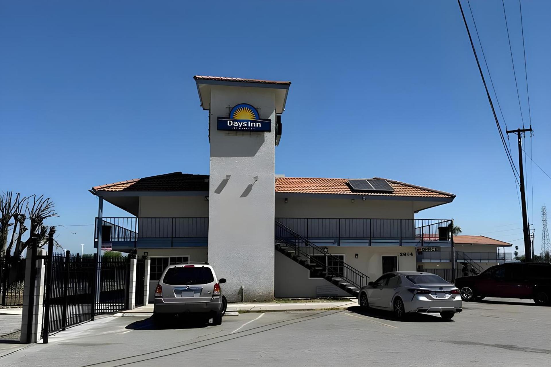 Days-Inn by Wyndham Bakersfield photo 1