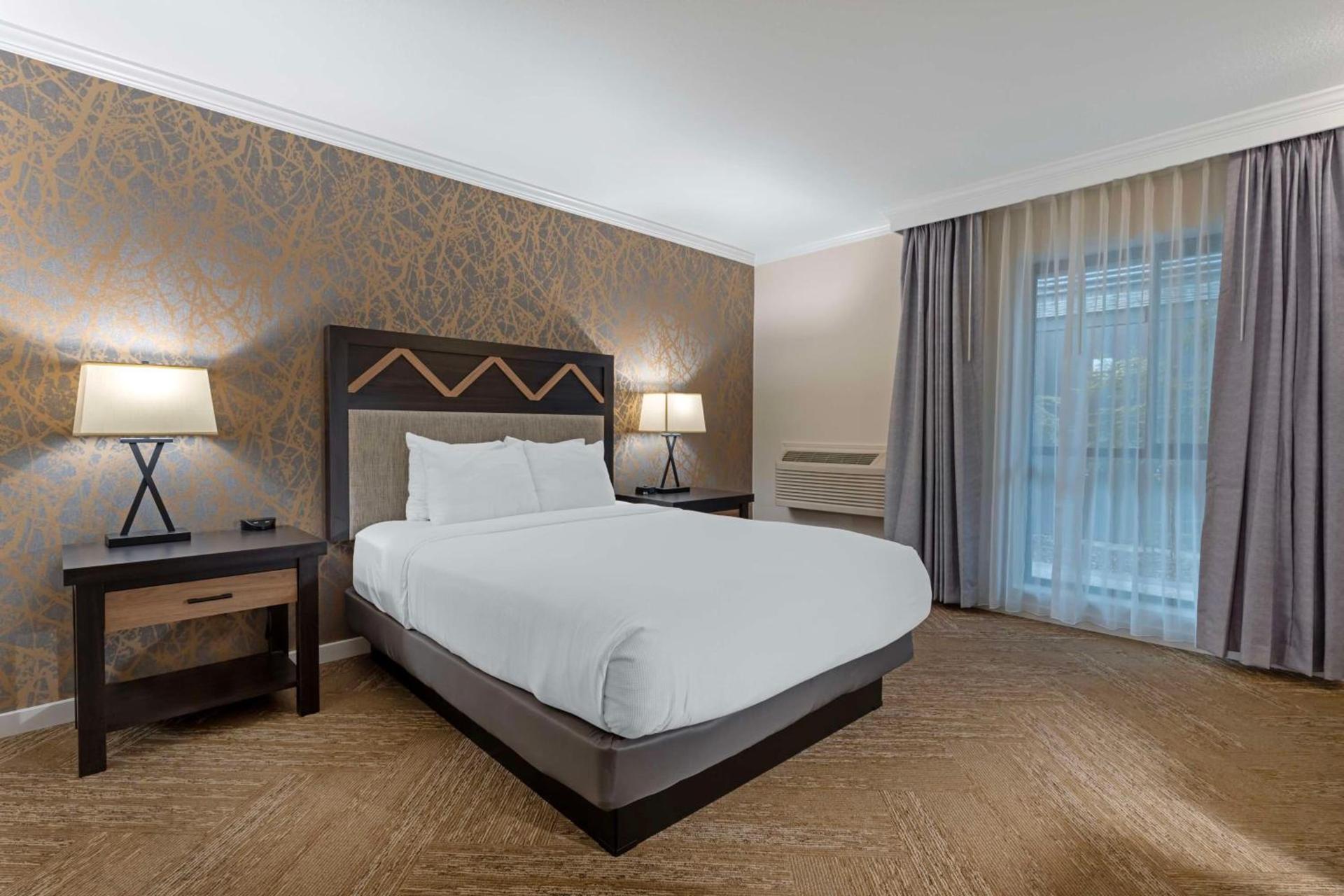 Best Western Plus Inn at the Vines photo 39