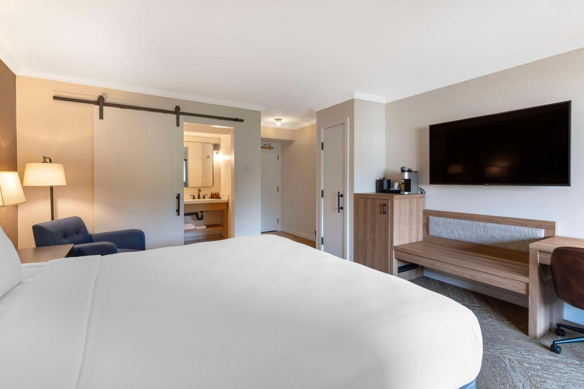 Best Western Plus Inn at the Vines photo 40