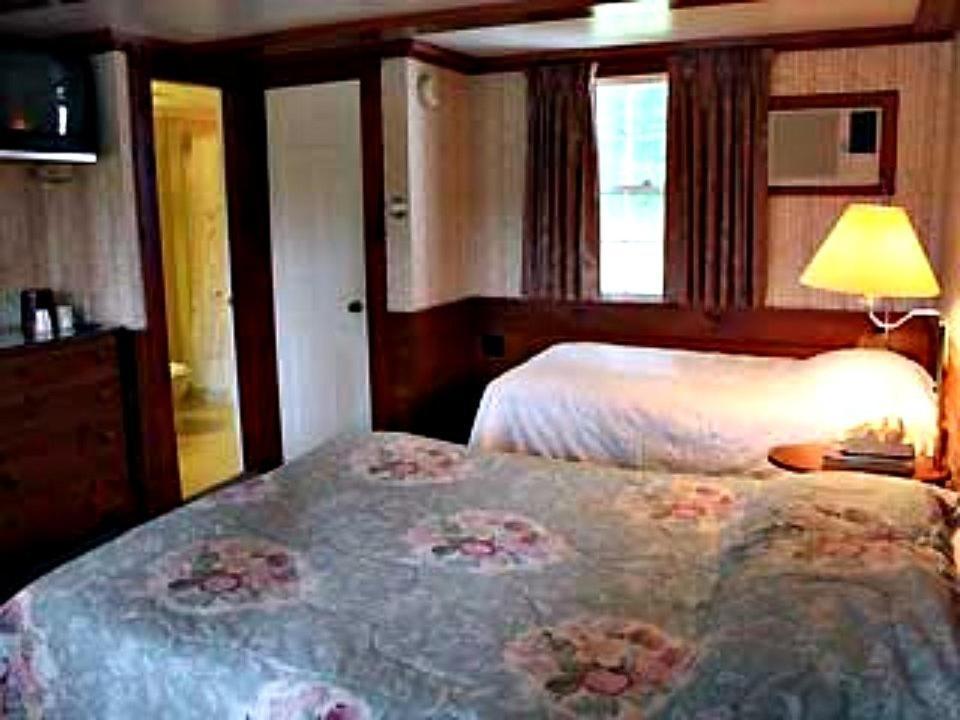 White Trellis Motel photo 12