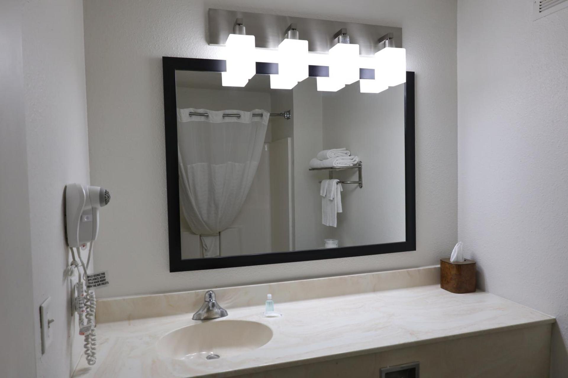 MainStay Suites Madison Airport photo 100