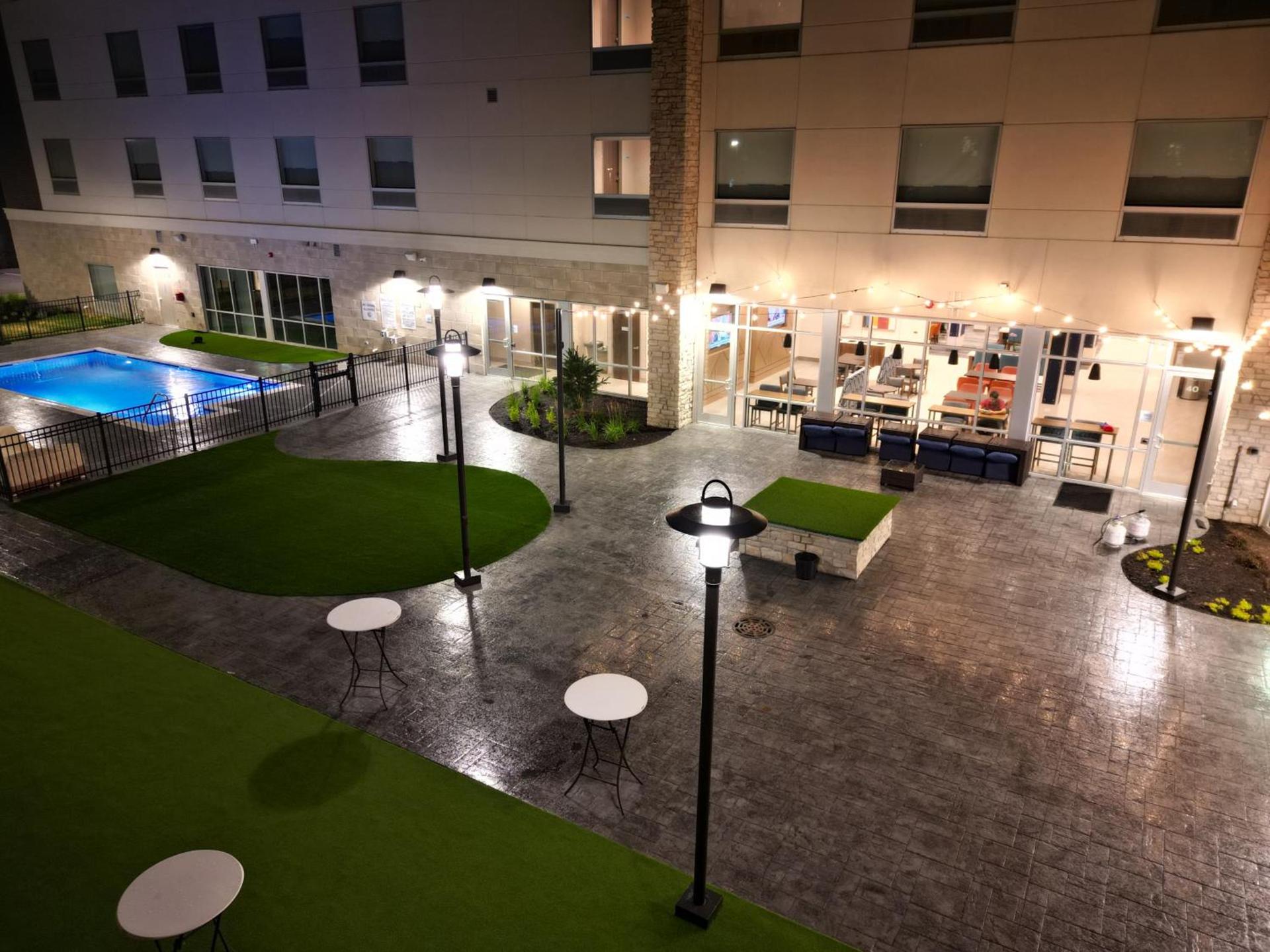 Holiday Inn Express & Suites Chicago Schaumburg, an IHG Hotel photo 37