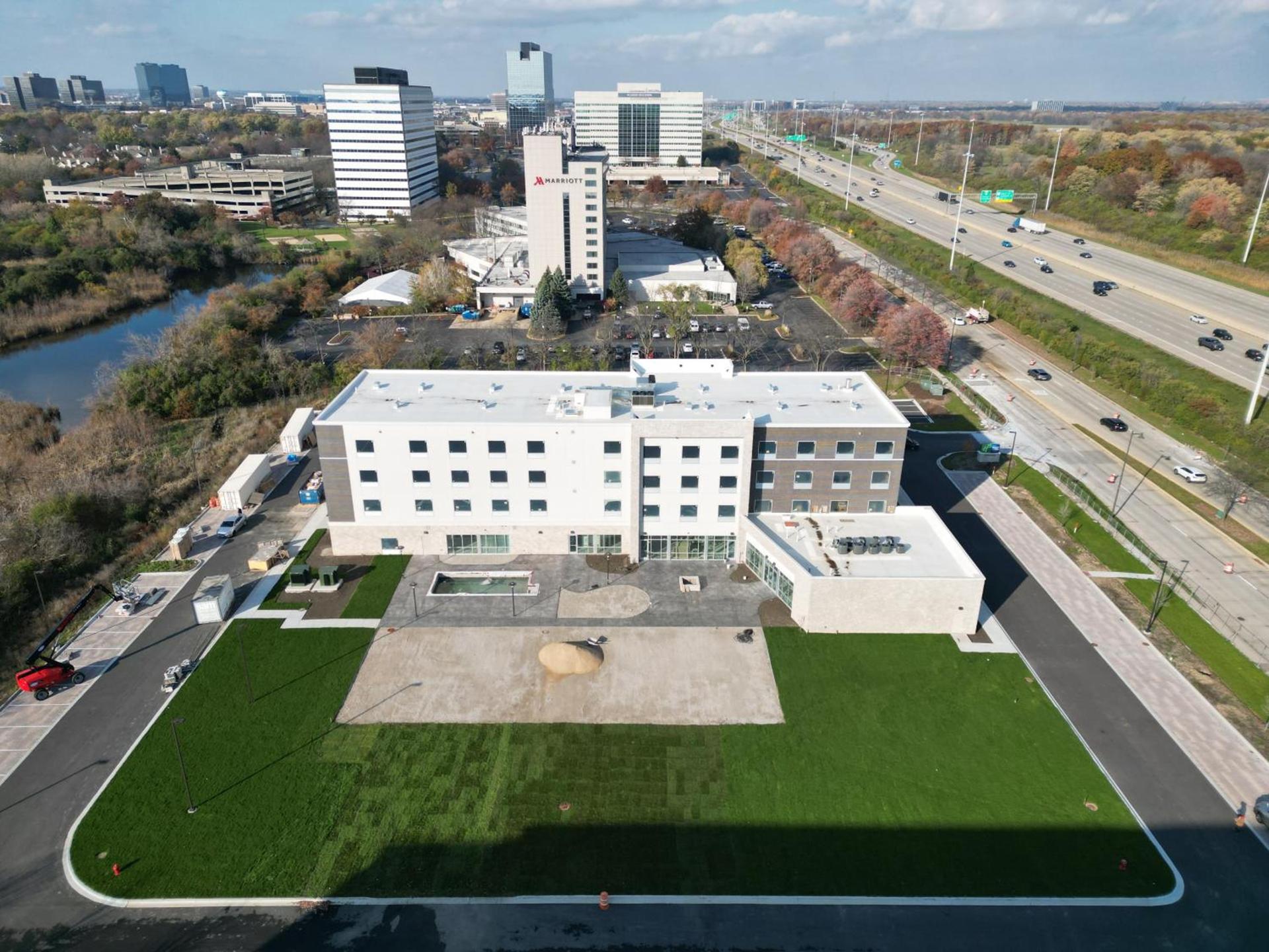 Holiday Inn Express & Suites Chicago Schaumburg, an IHG Hotel photo 5