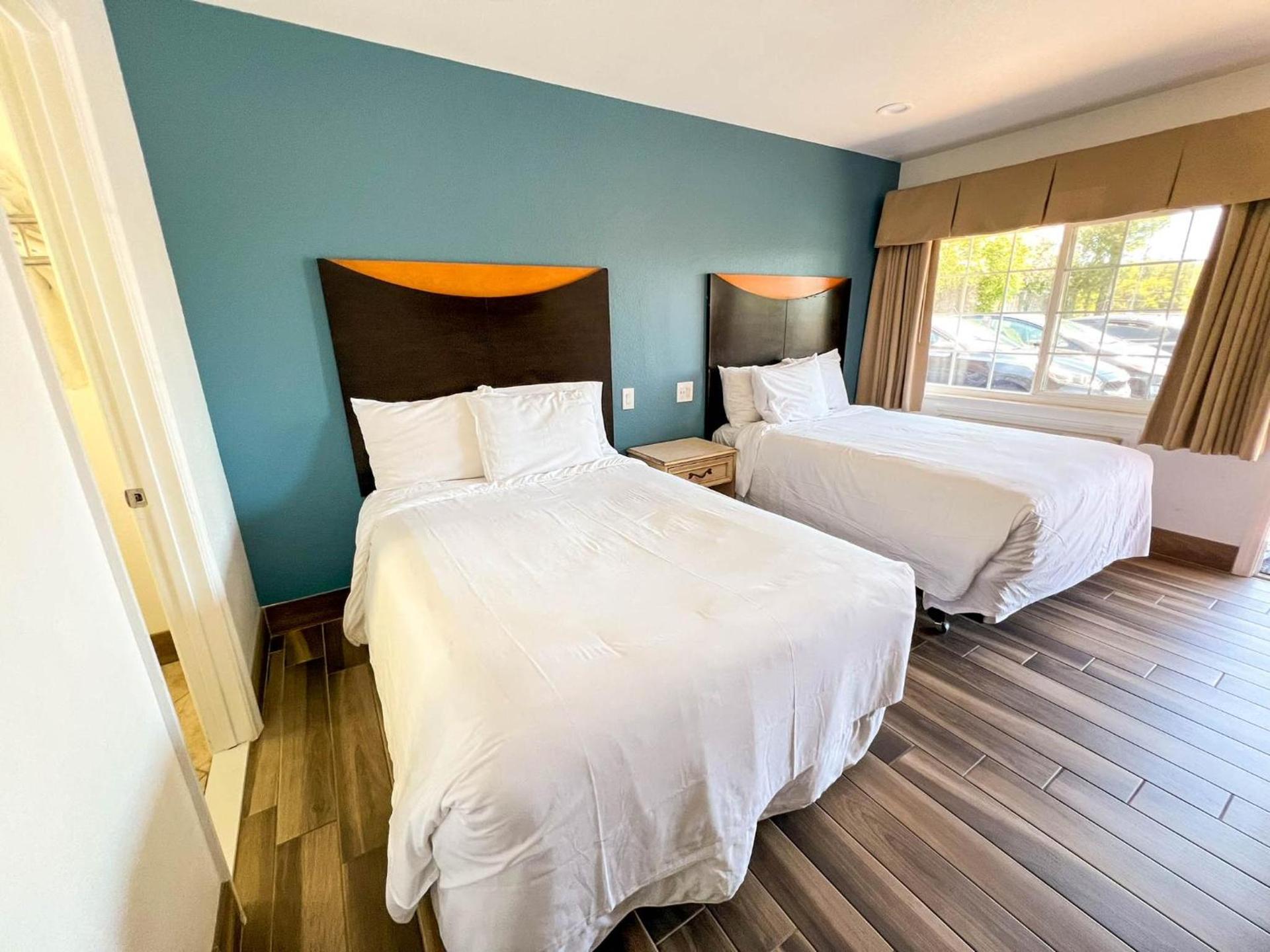 Town and Country Inn photo 46