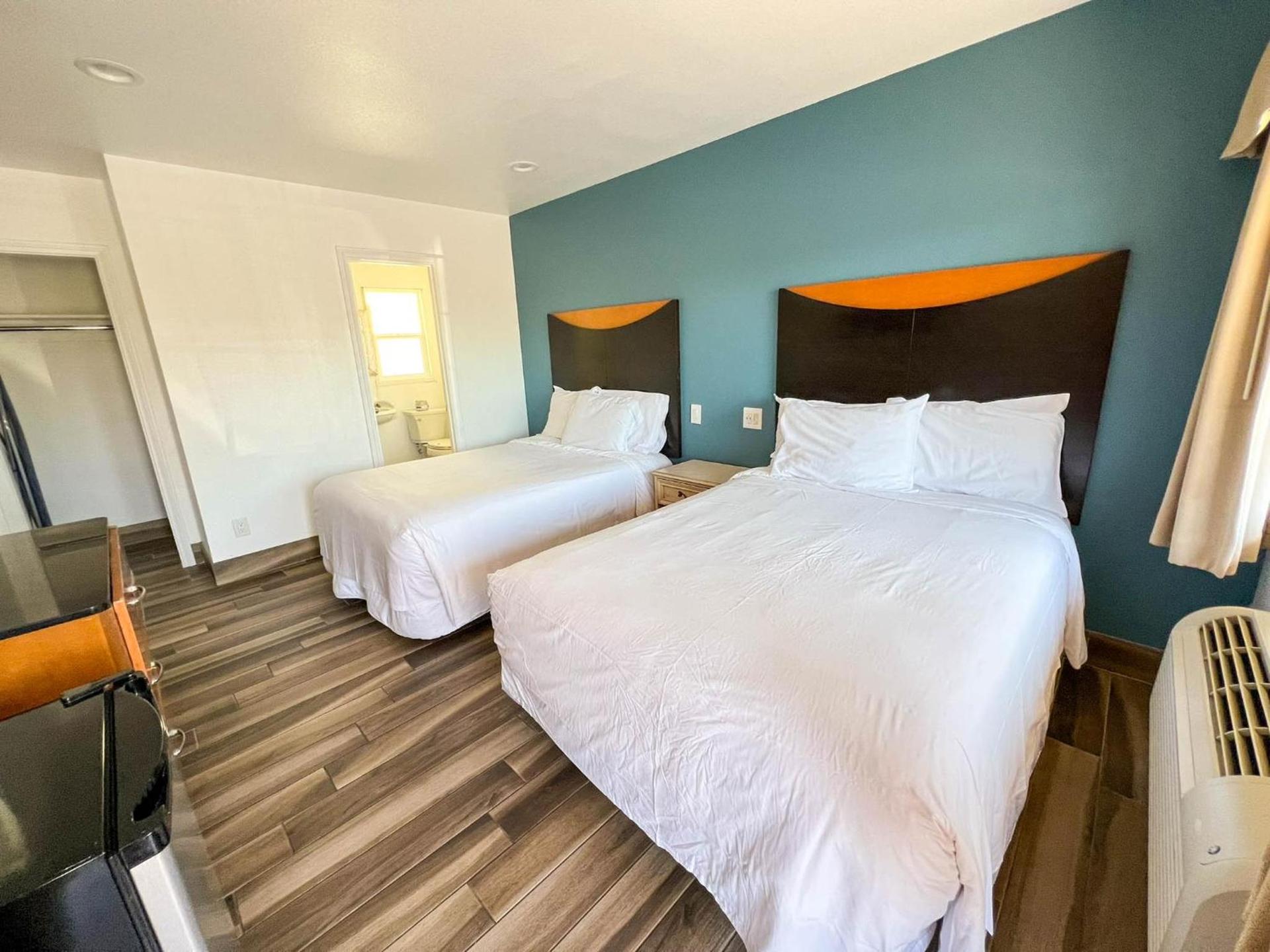 Town and Country Inn photo 84