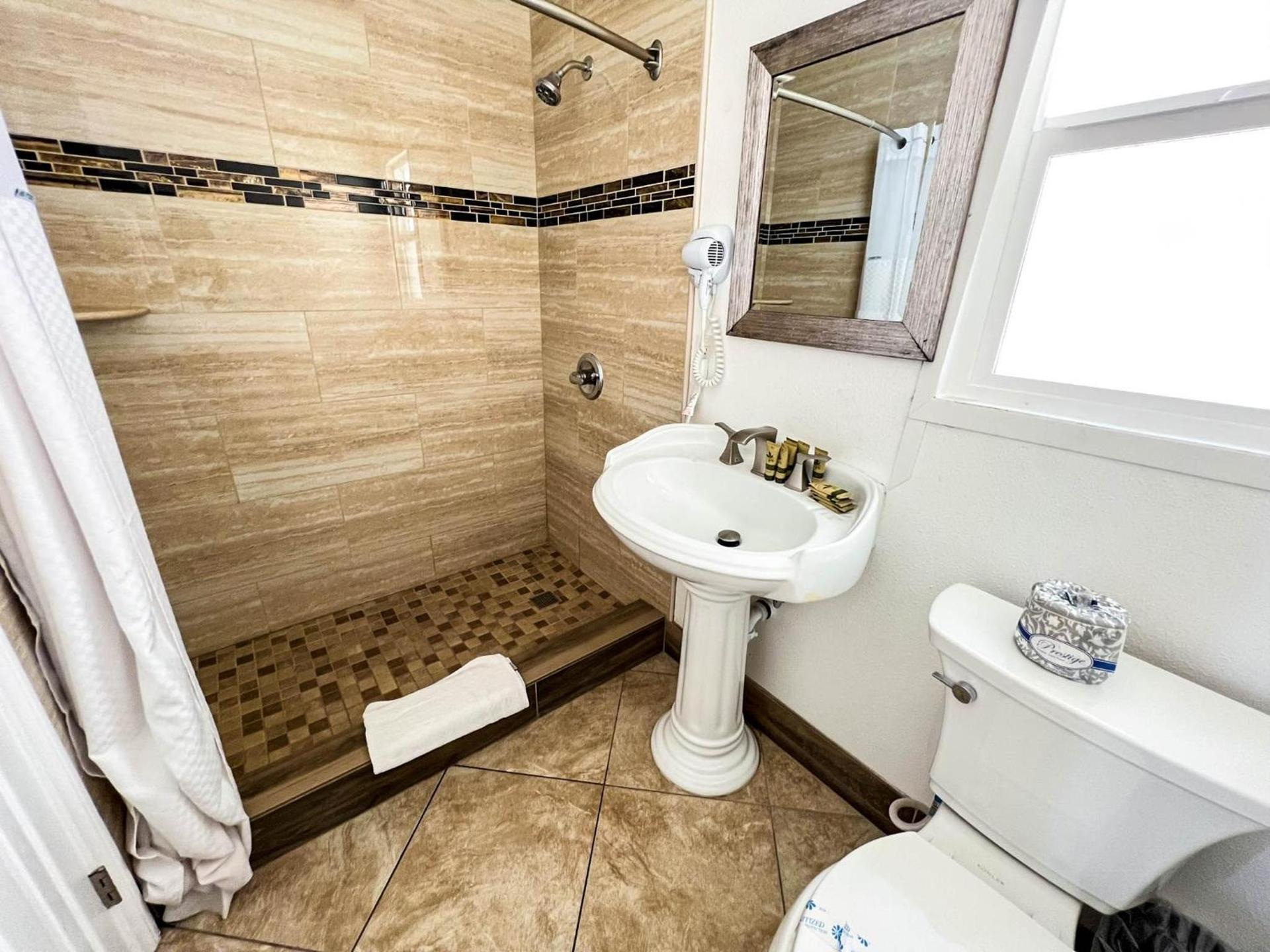 Town and Country Inn photo 48