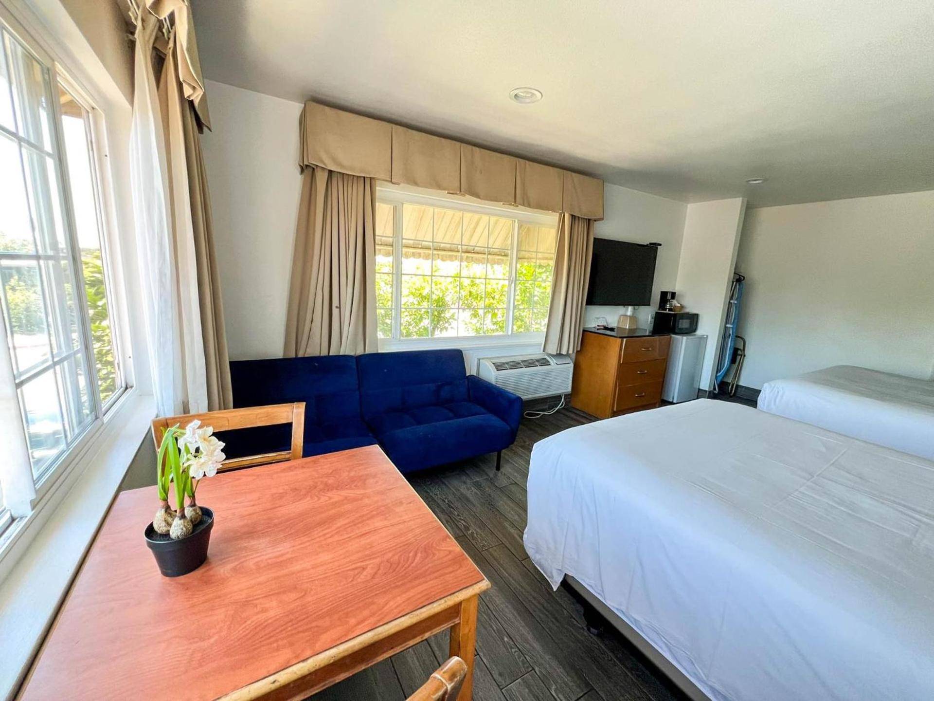 Town and Country Inn photo 59