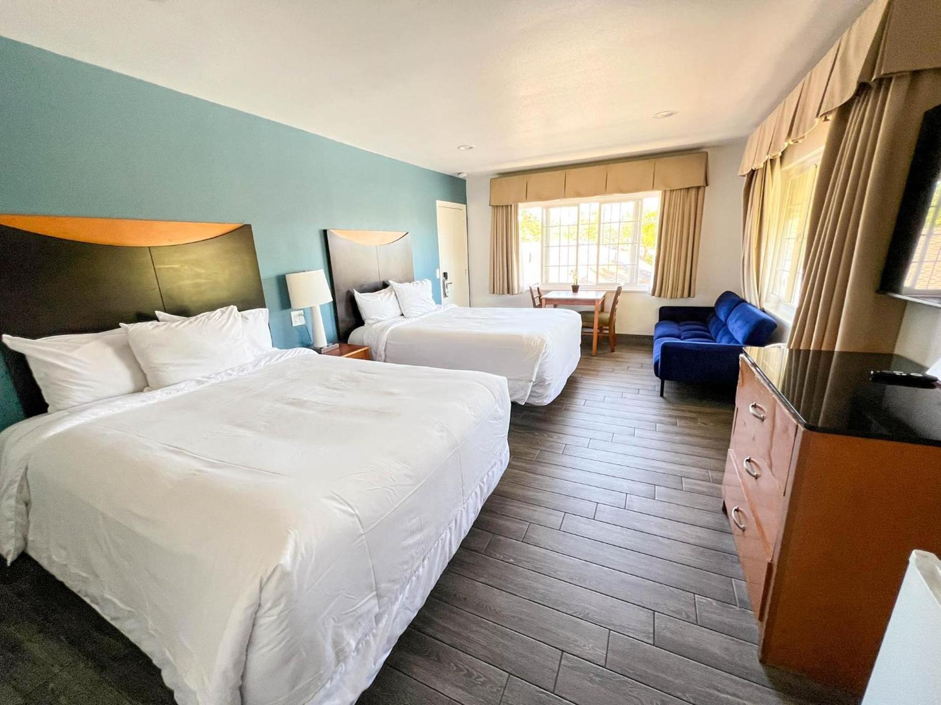 Town and Country Inn photo 57