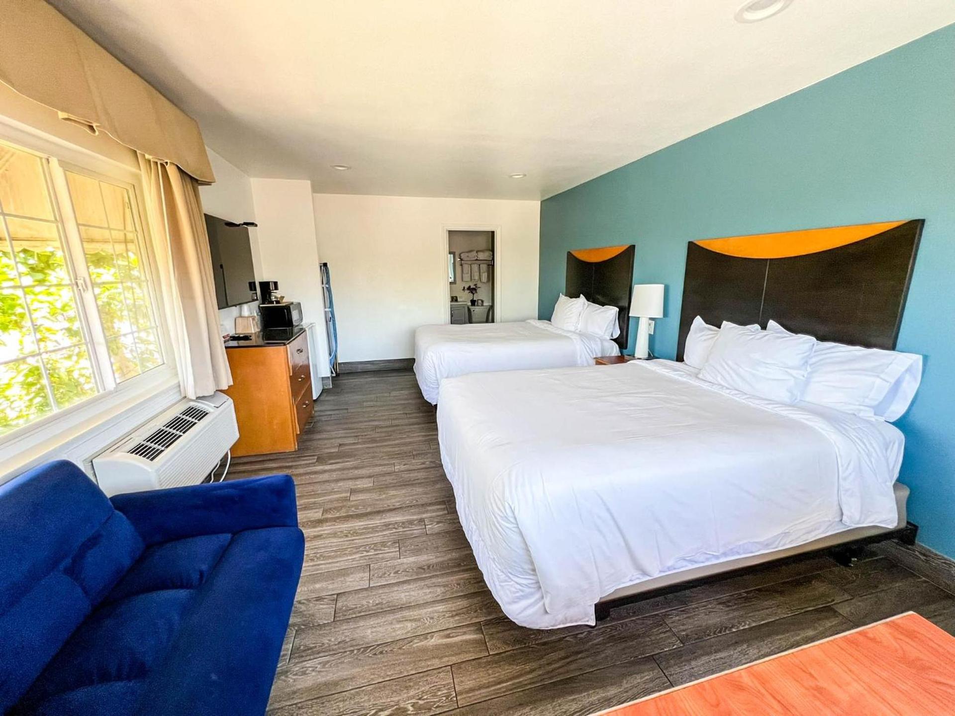 Town and Country Inn photo 86