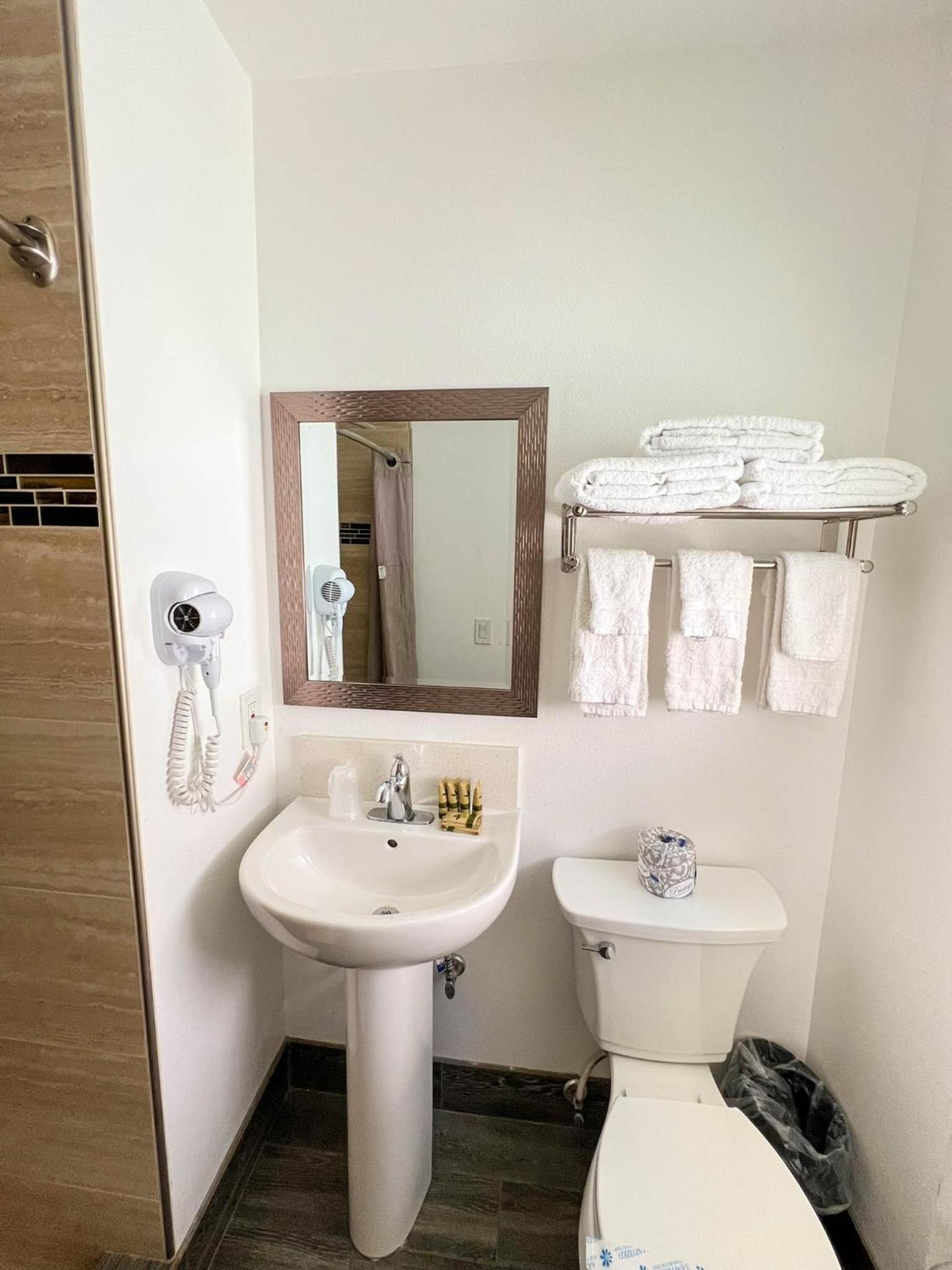 Town and Country Inn photo 68