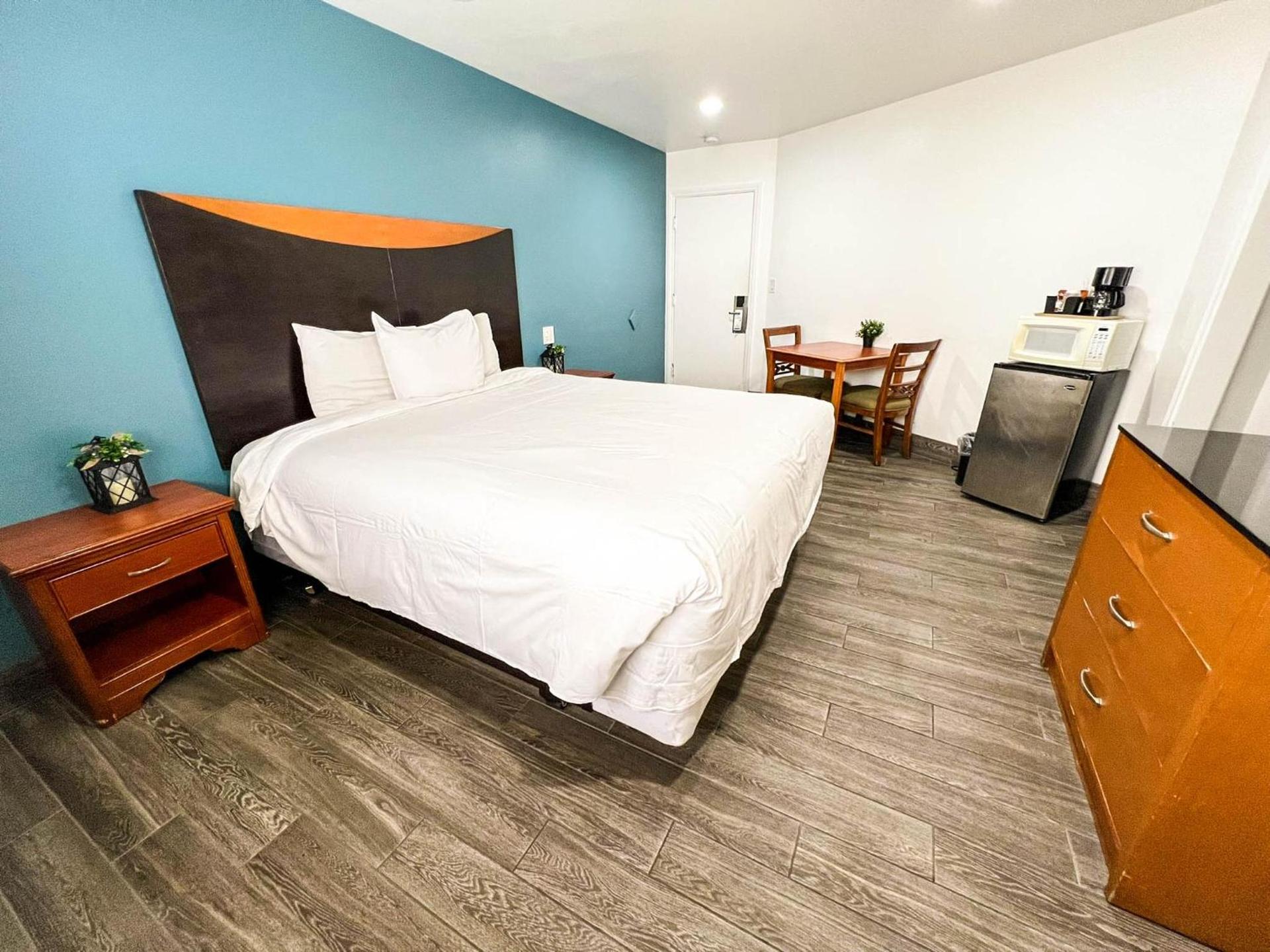 Town and Country Inn photo 69