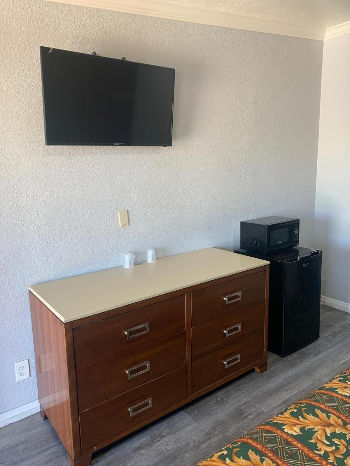 Hi Rise Motel photo 9