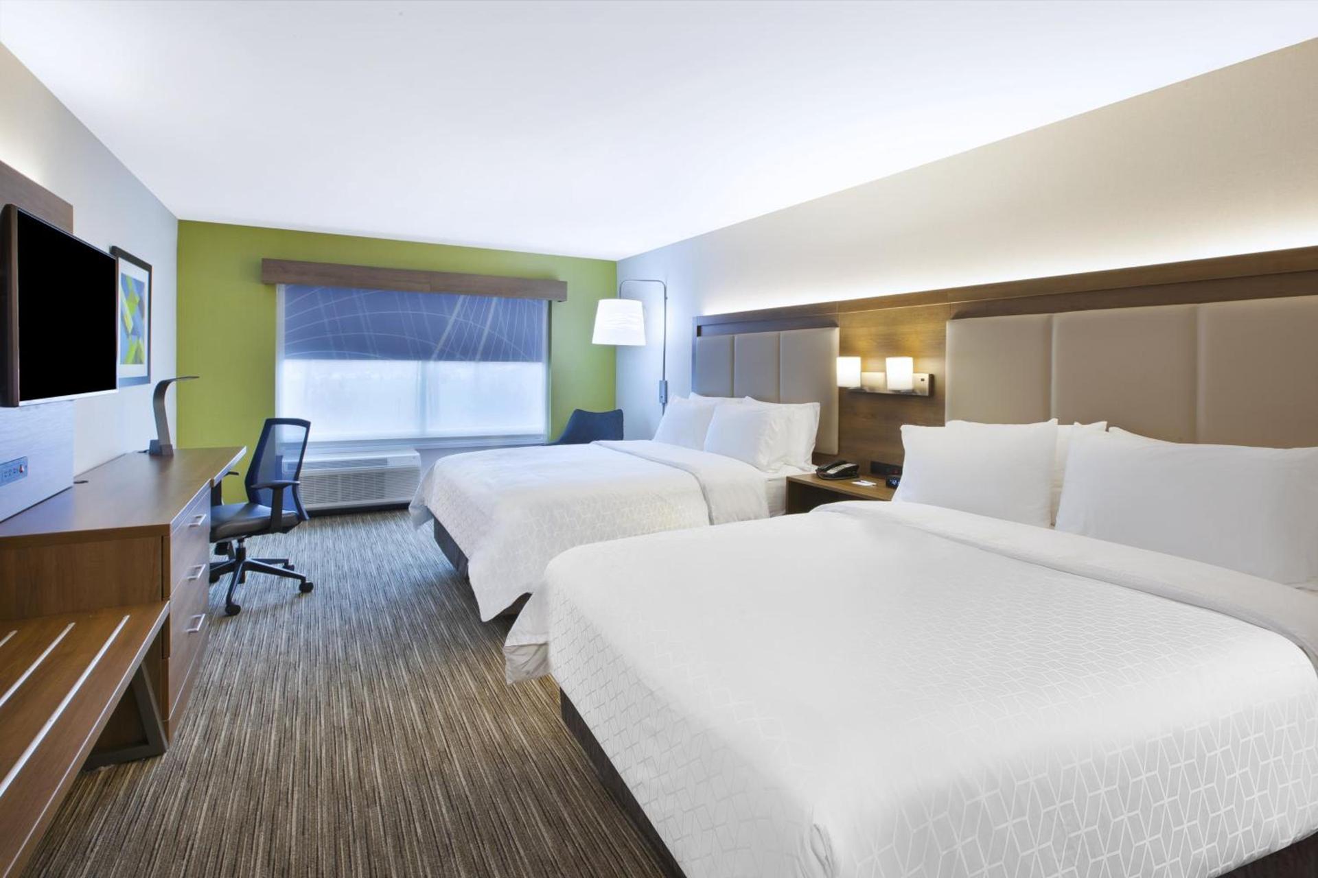 Holiday Inn Express & Suites Grand Rapids Airport North by IHG photo 21