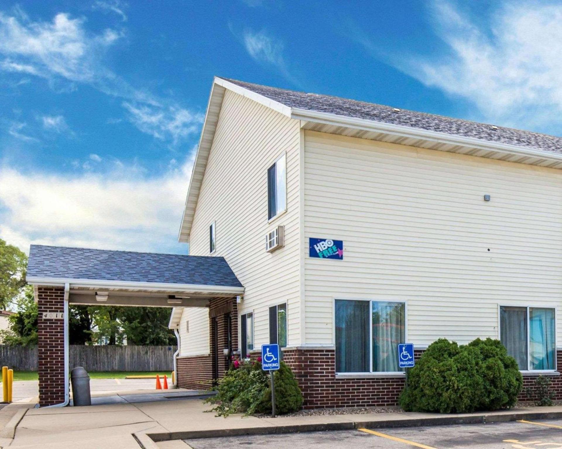 Rodeway Inn Cedar Rapids Westdale photo 2