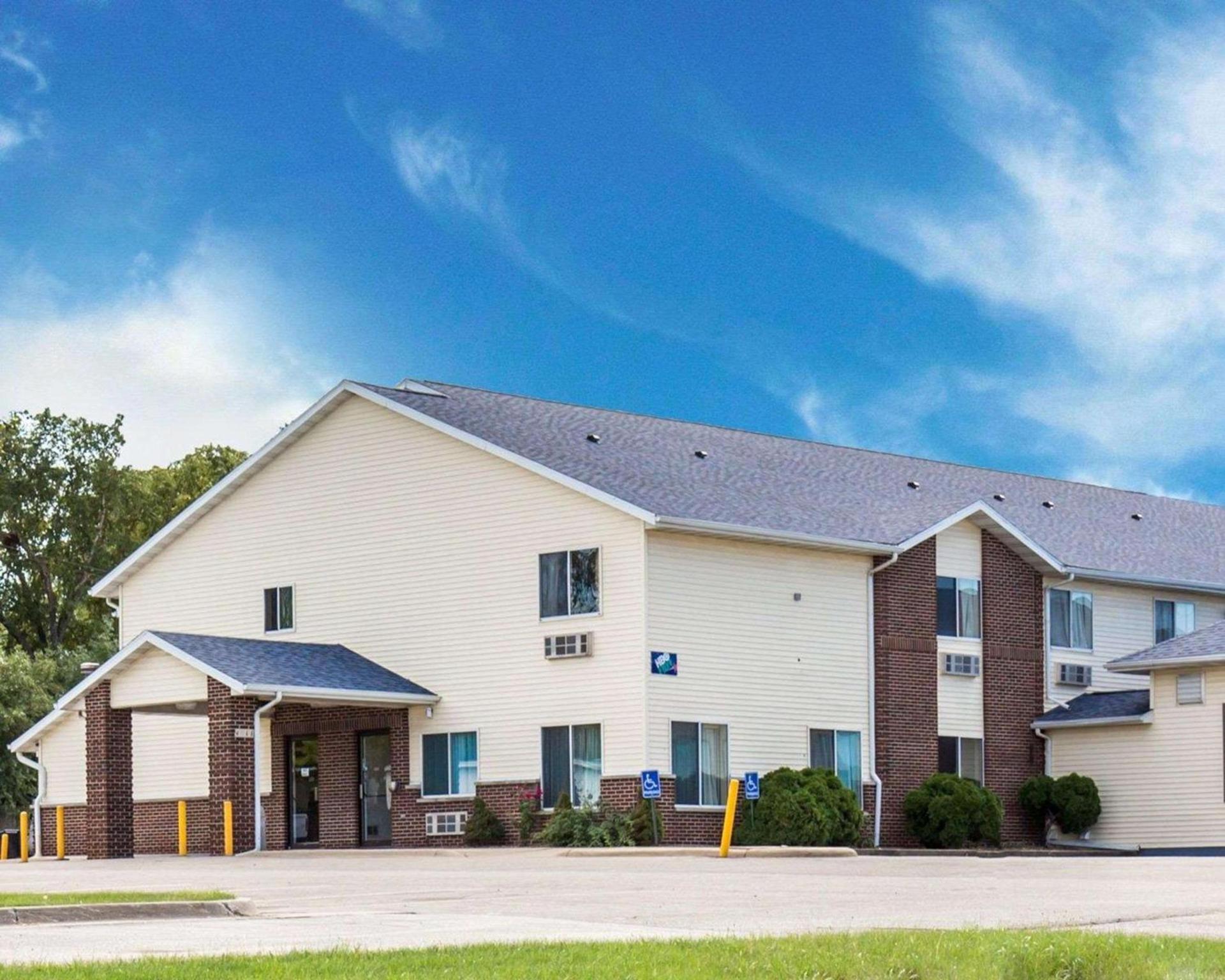 Rodeway Inn Cedar Rapids Westdale photo 3
