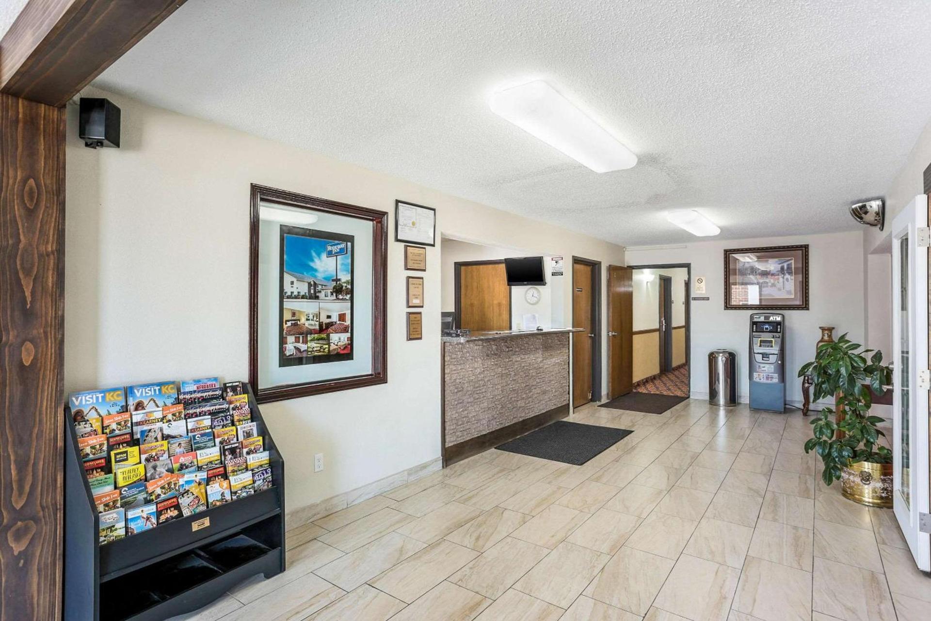 Rodeway Inn Cedar Rapids Westdale photo 5