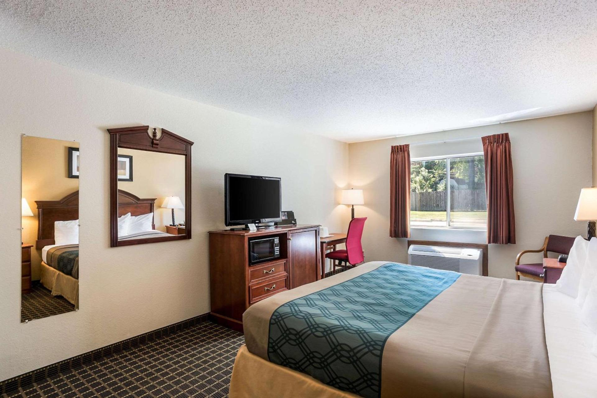 Rodeway Inn Cedar Rapids Westdale photo 8