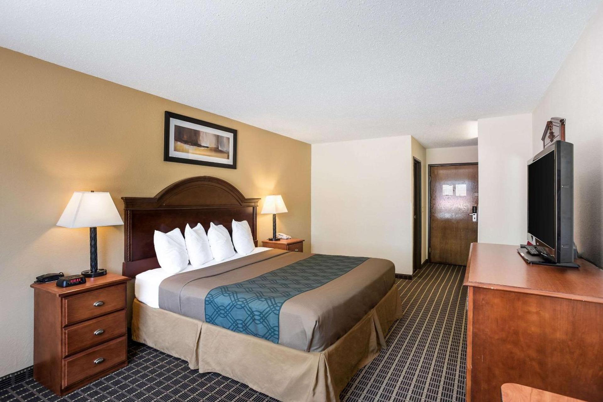 Rodeway Inn Cedar Rapids Westdale photo 9
