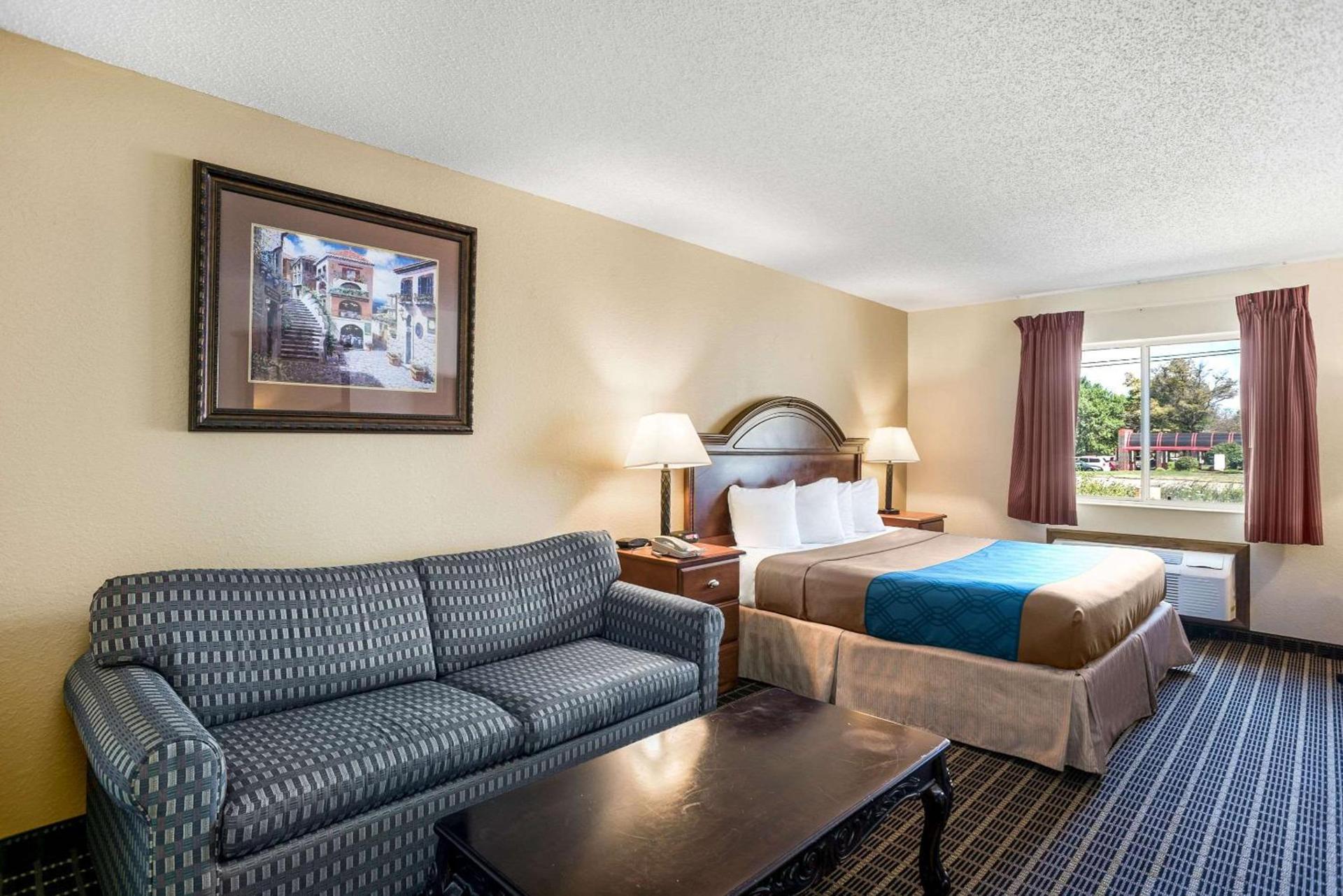 Rodeway Inn Cedar Rapids Westdale photo 11