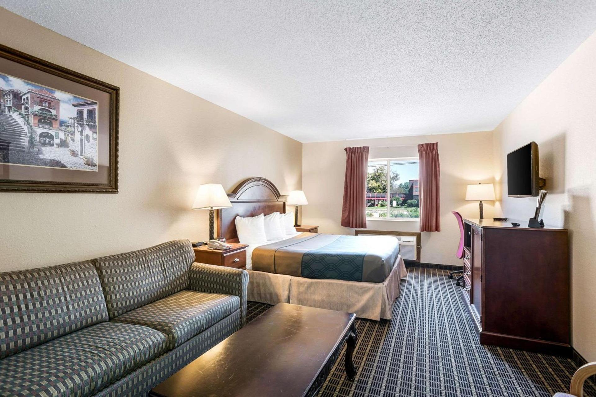 Rodeway Inn Cedar Rapids Westdale photo 12