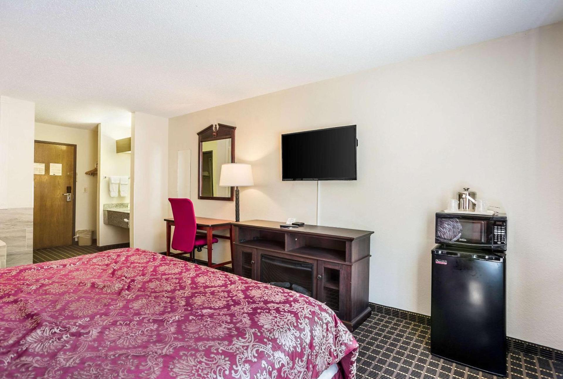 Rodeway Inn Cedar Rapids Westdale photo 14