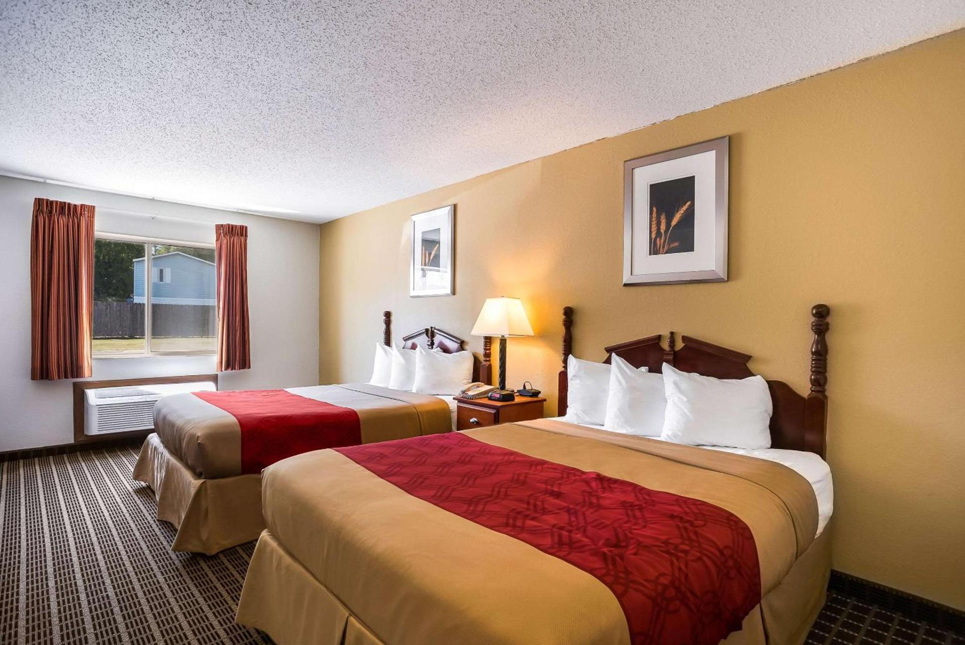 Rodeway Inn Cedar Rapids Westdale photo 18