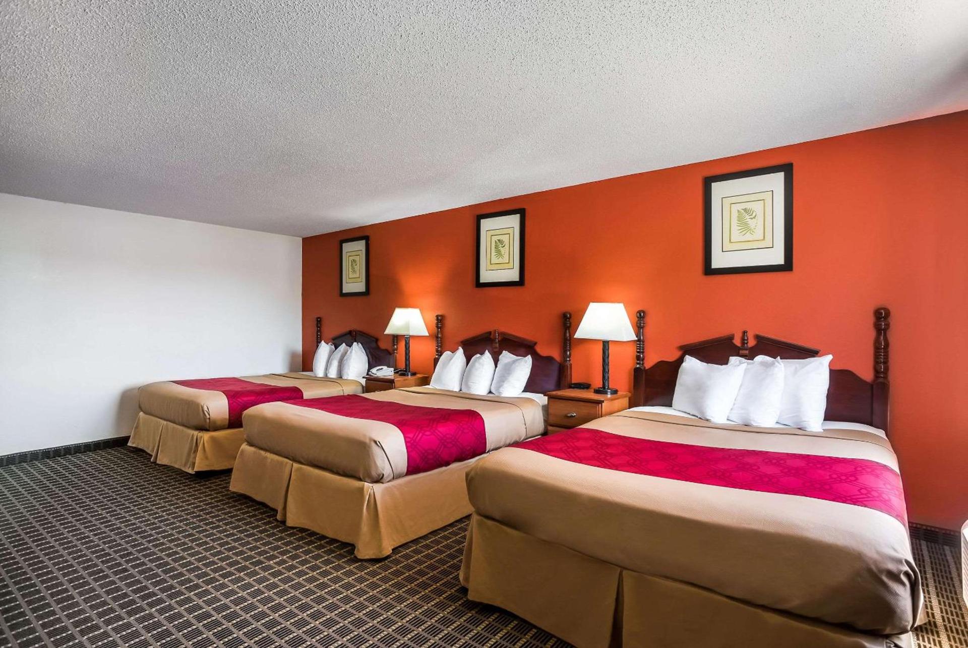 Rodeway Inn Cedar Rapids Westdale photo 19