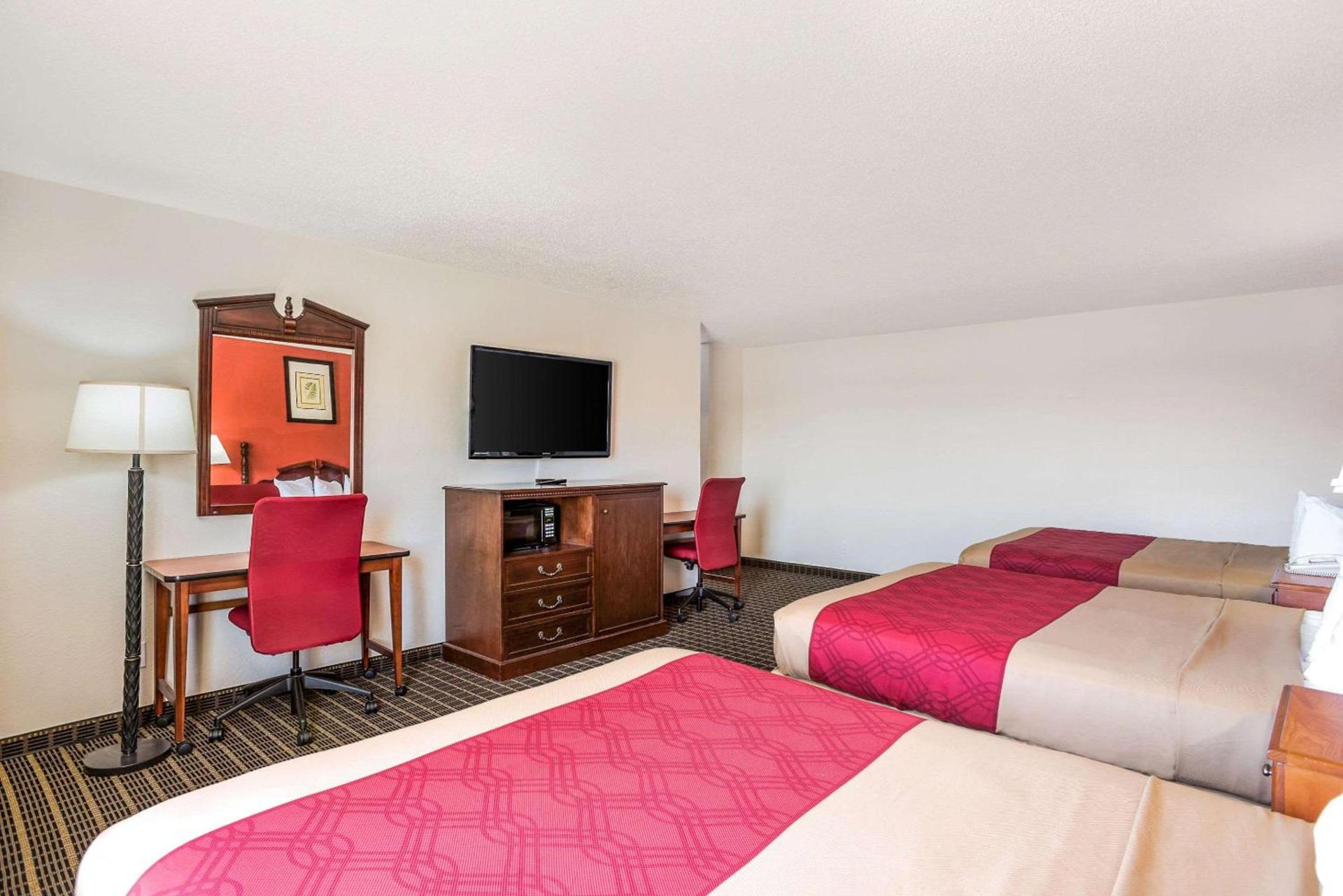 Rodeway Inn Cedar Rapids Westdale photo 21