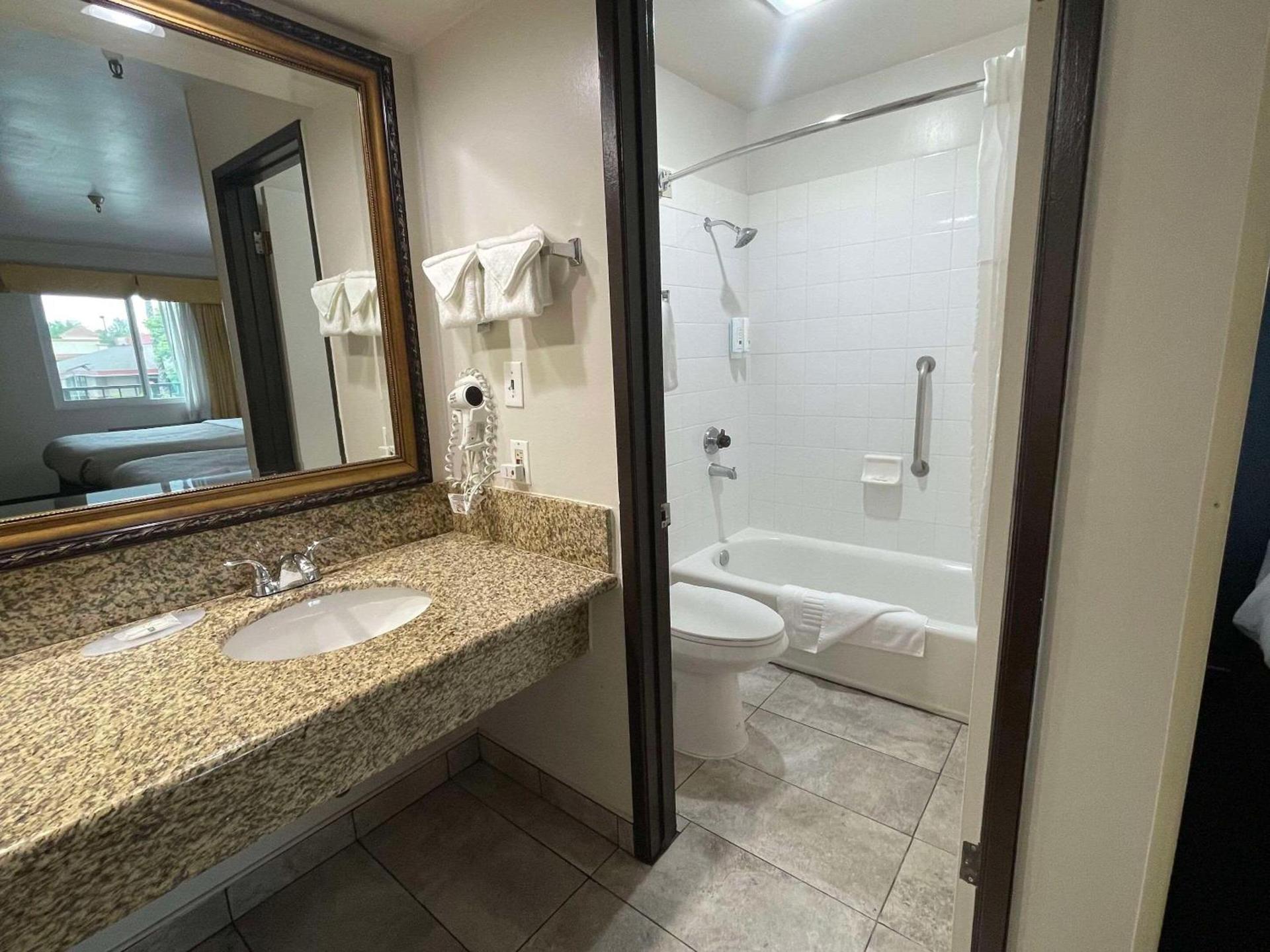 Quality Inn Ontario Airport Convention Center photo 13