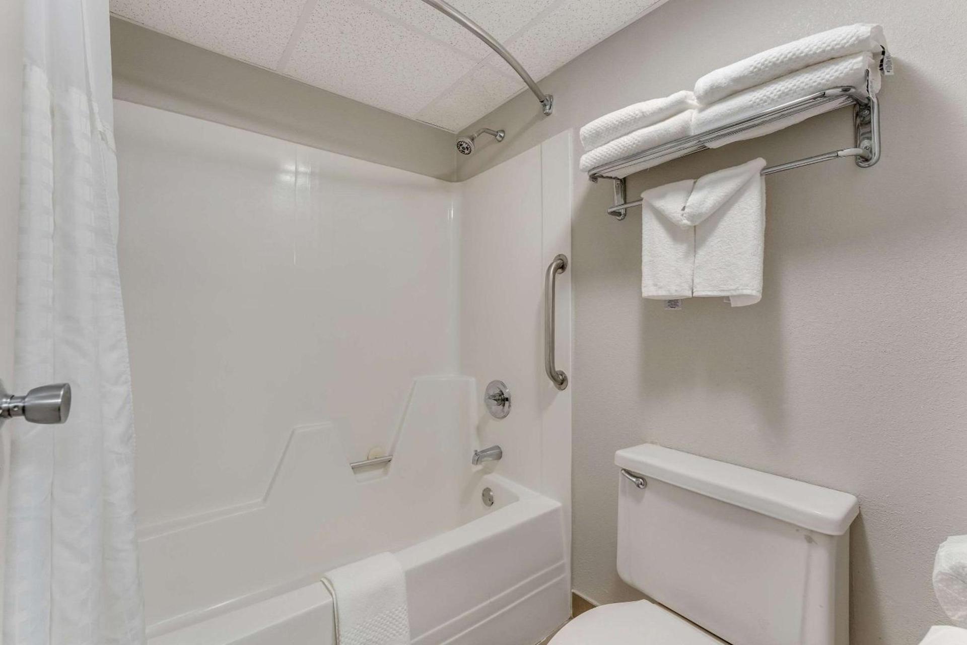 Quality Inn Easton photo 16