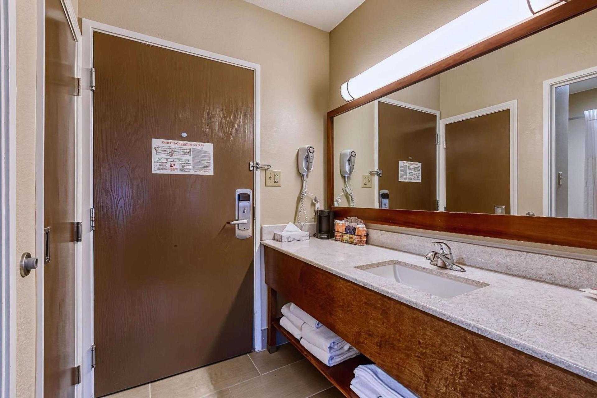 Comfort Inn & Suites Shepherdsville - Louisville South photo 46