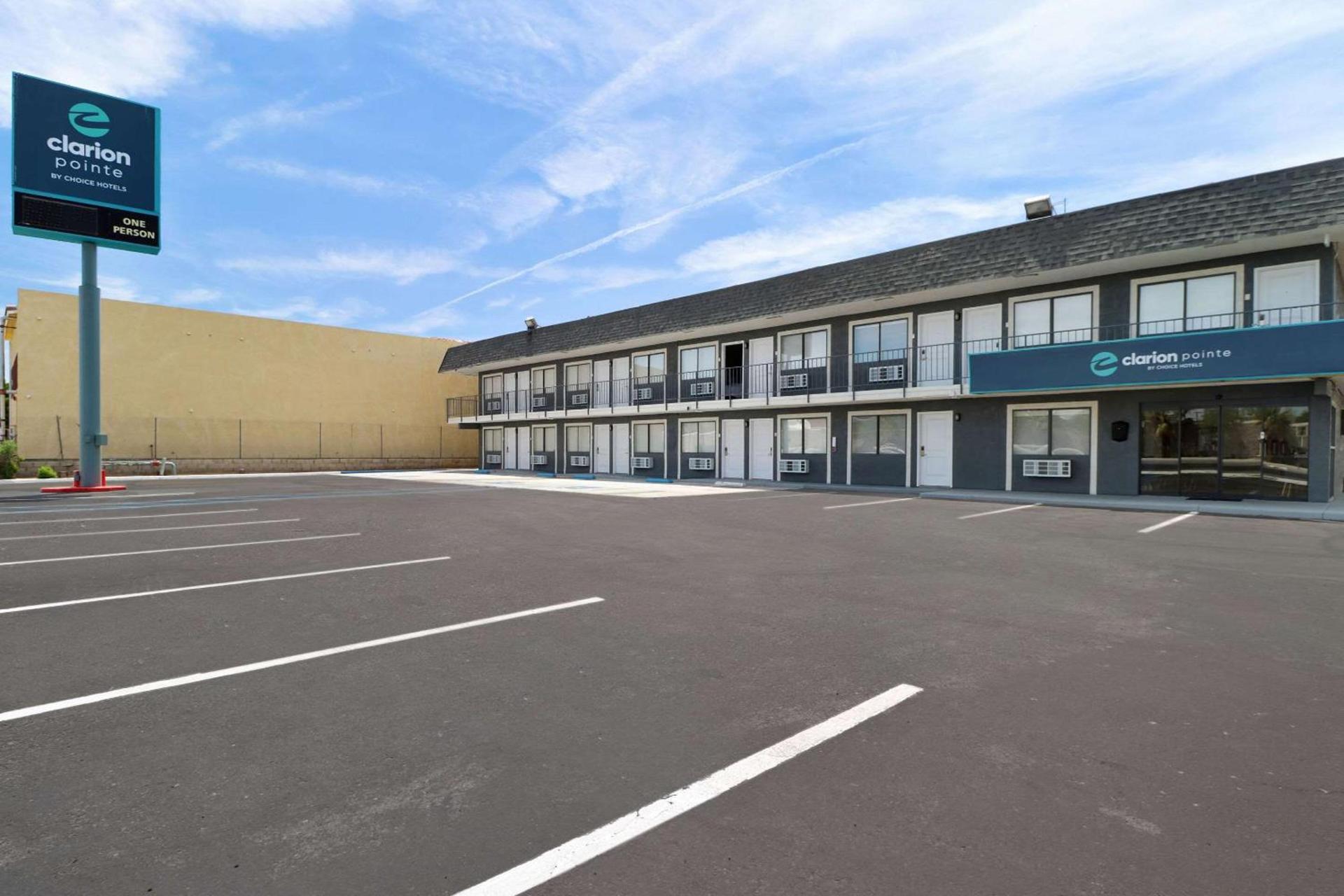 Clarion Pointe Ridgecrest near China Lake Naval Station photo 1
