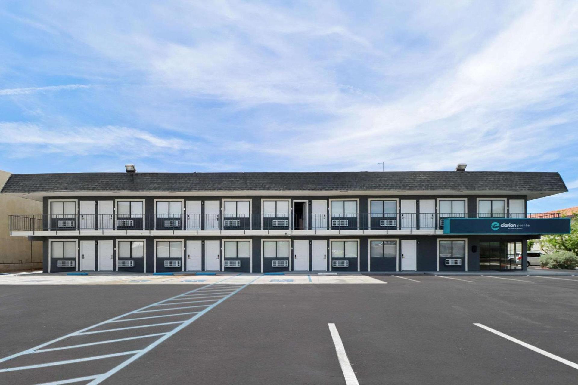 Clarion Pointe Ridgecrest near China Lake Naval Station photo 2