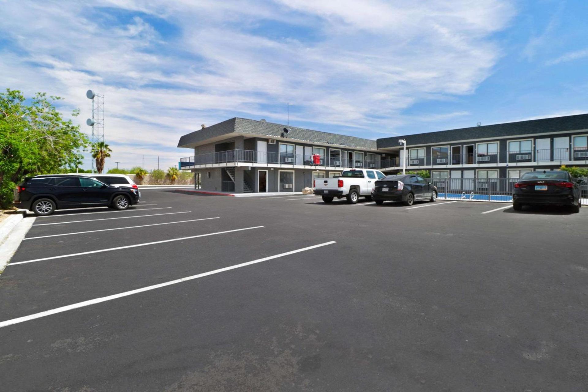 Clarion Pointe Ridgecrest near China Lake Naval Station photo 6