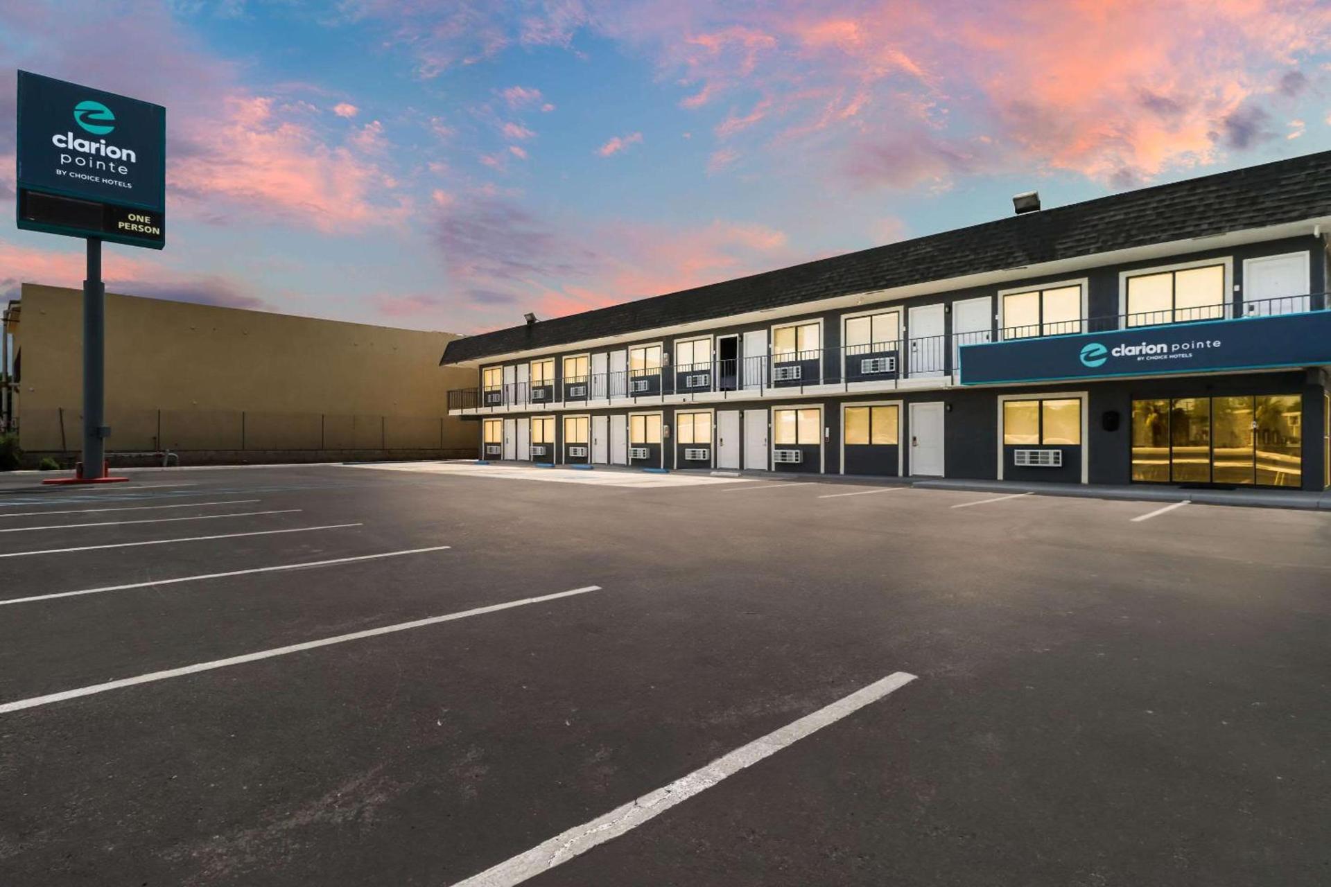 Clarion Pointe Ridgecrest near China Lake Naval Station photo 8