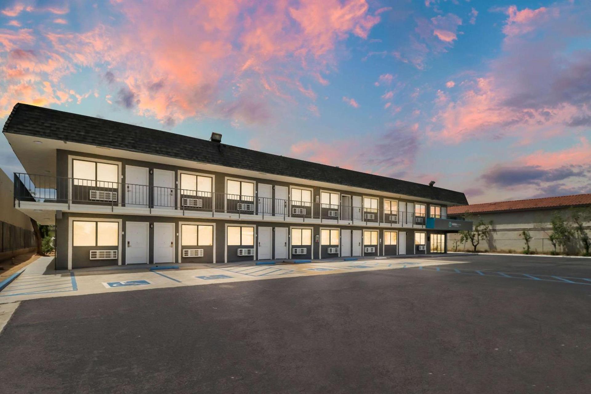 Clarion Pointe Ridgecrest near China Lake Naval Station photo 9
