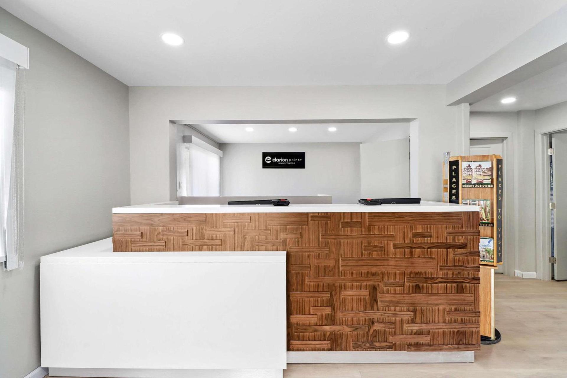 Clarion Pointe Ridgecrest near China Lake Naval Station photo 12