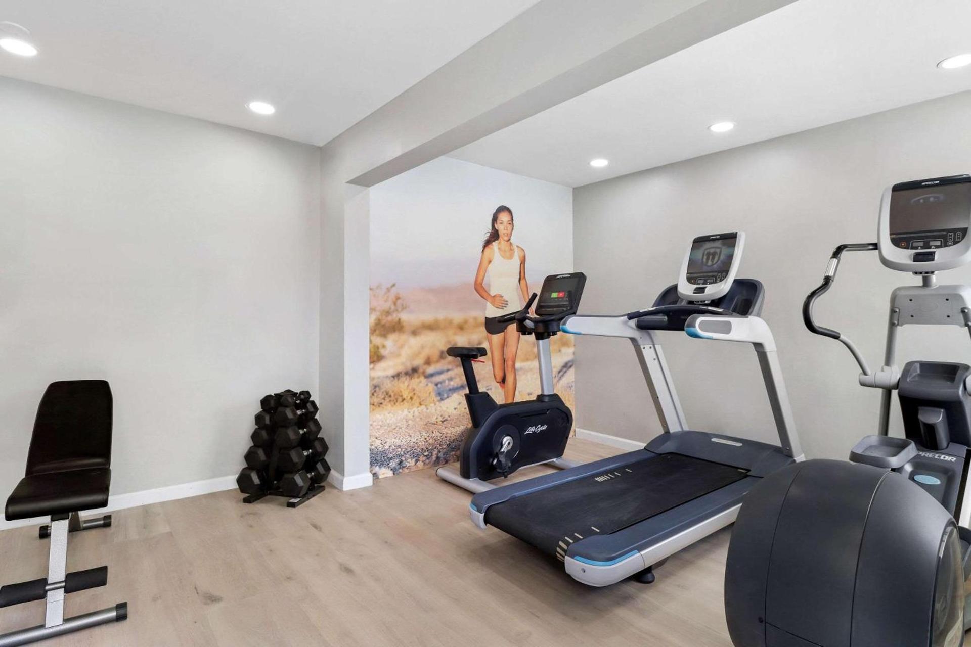 Clarion Pointe Ridgecrest near China Lake Naval Station photo 18