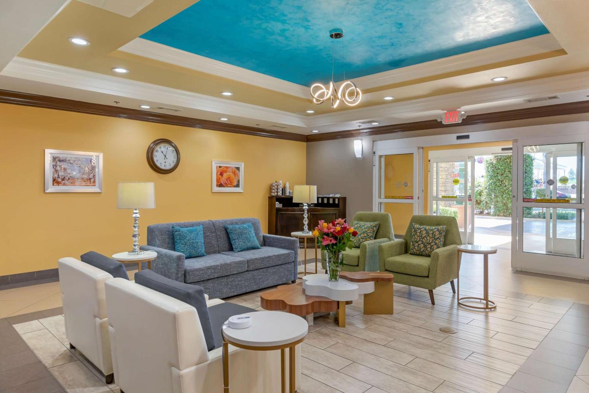 Best Western Plus Wasco Inn & Suites photo 2