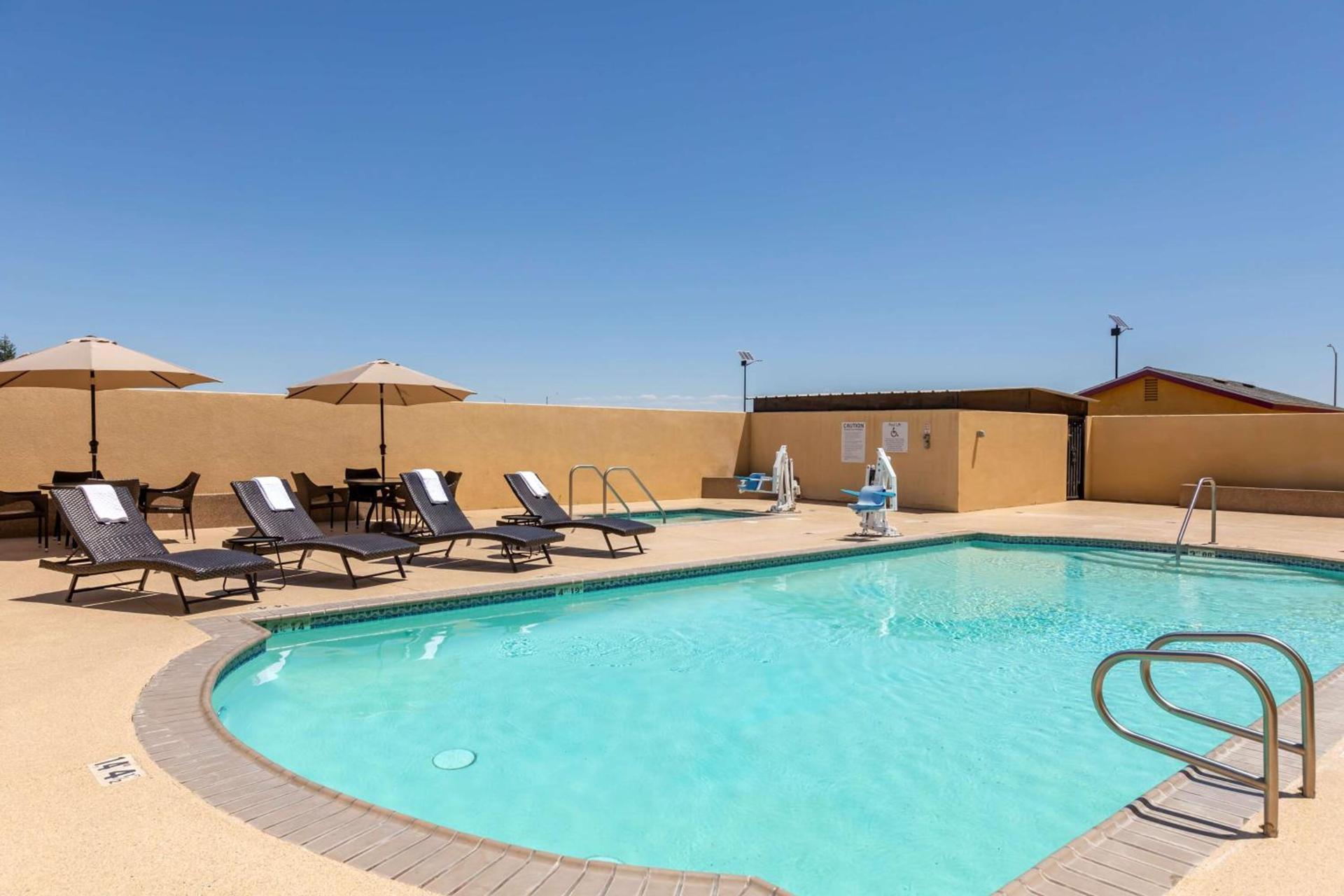 Best Western Plus Wasco Inn & Suites photo 3
