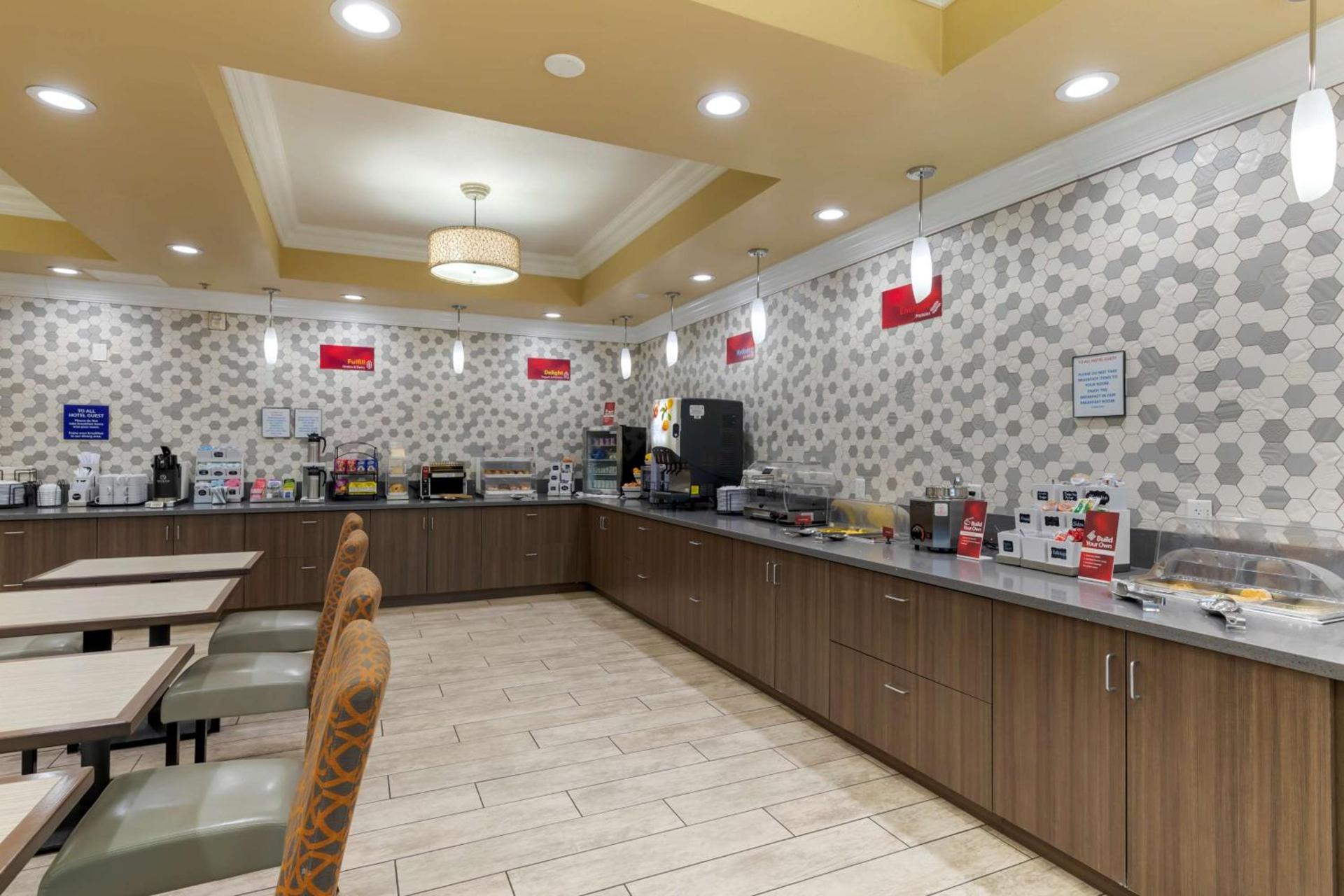 Best Western Plus Wasco Inn & Suites photo 4