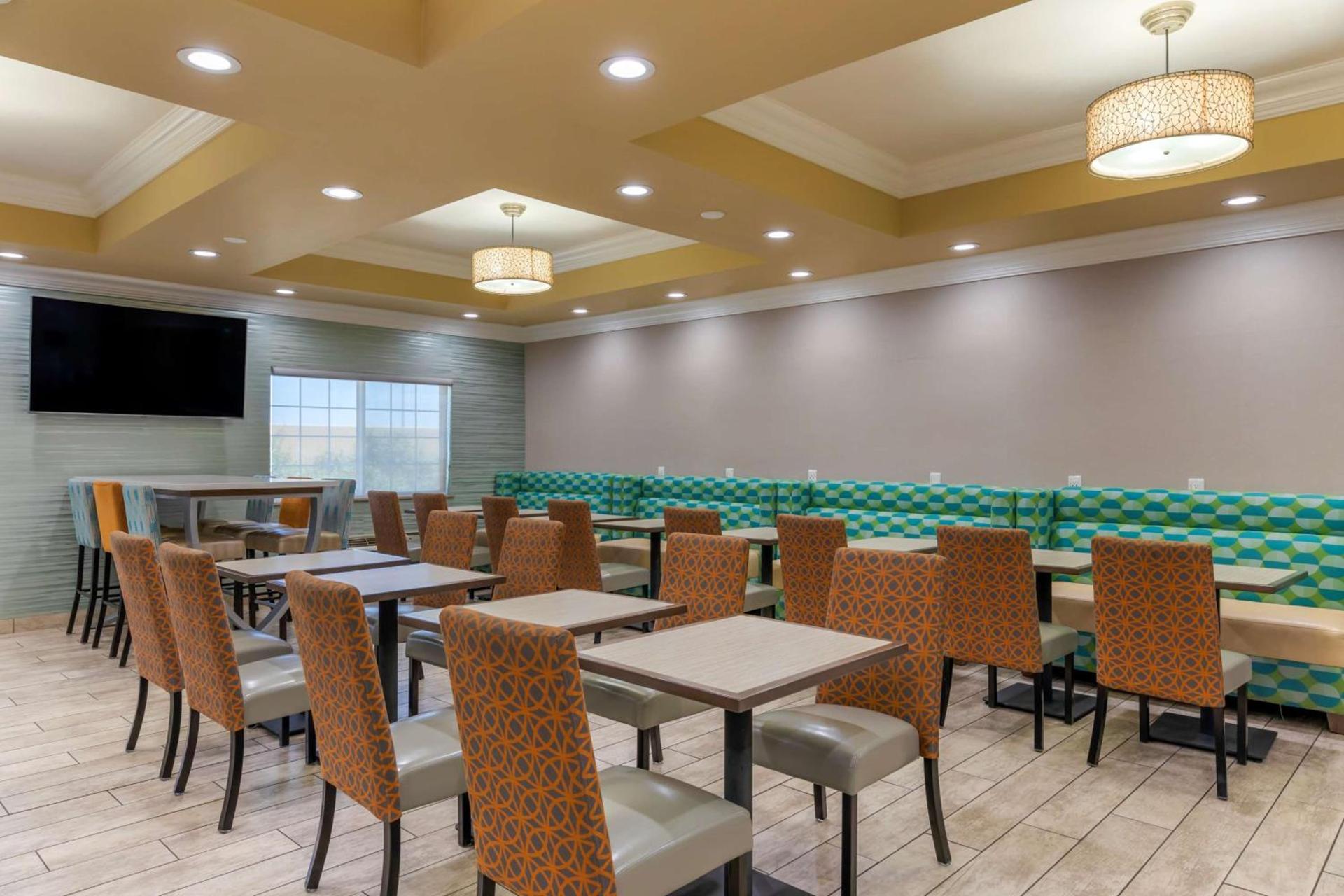Best Western Plus Wasco Inn & Suites photo 12