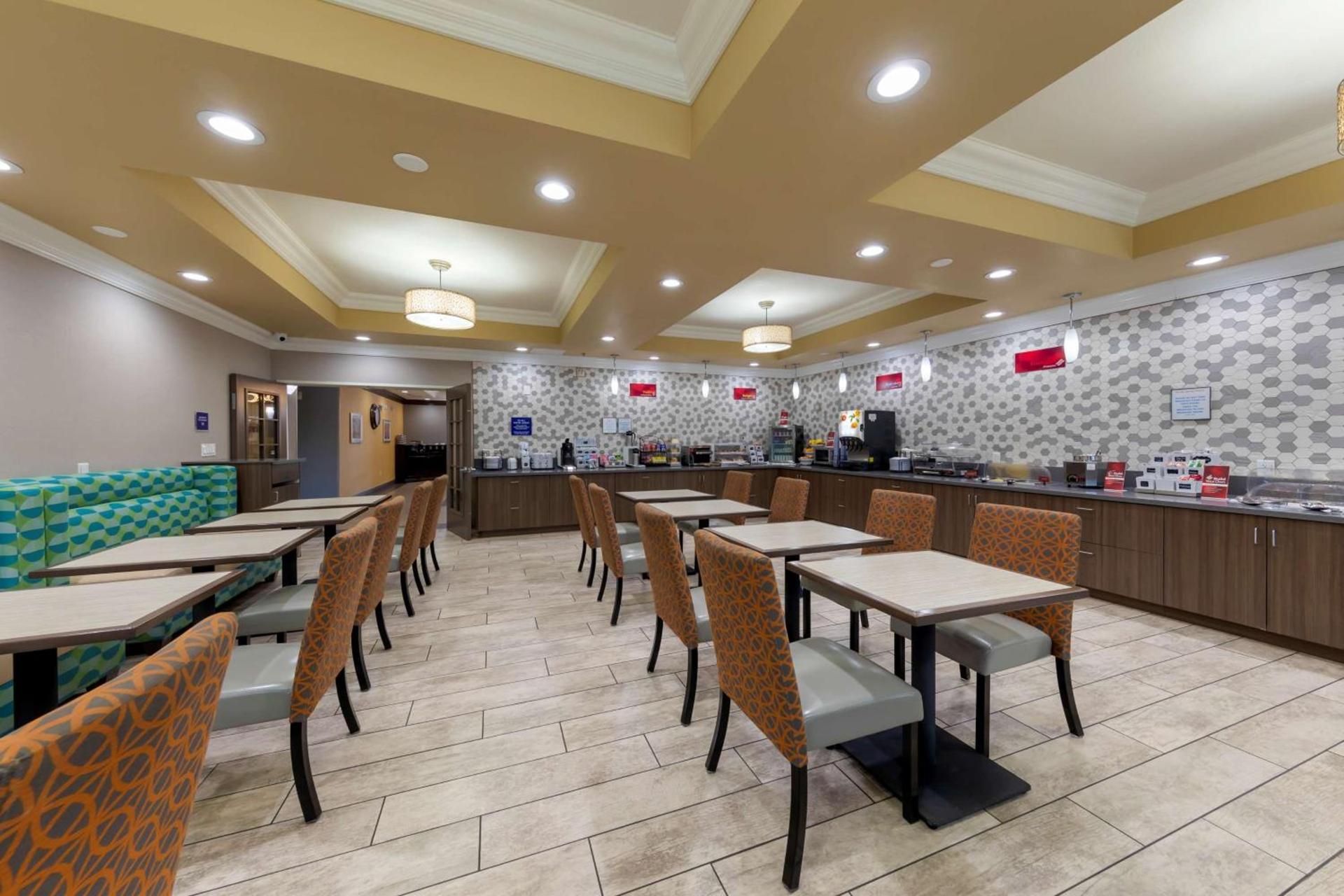Best Western Plus Wasco Inn & Suites photo 13