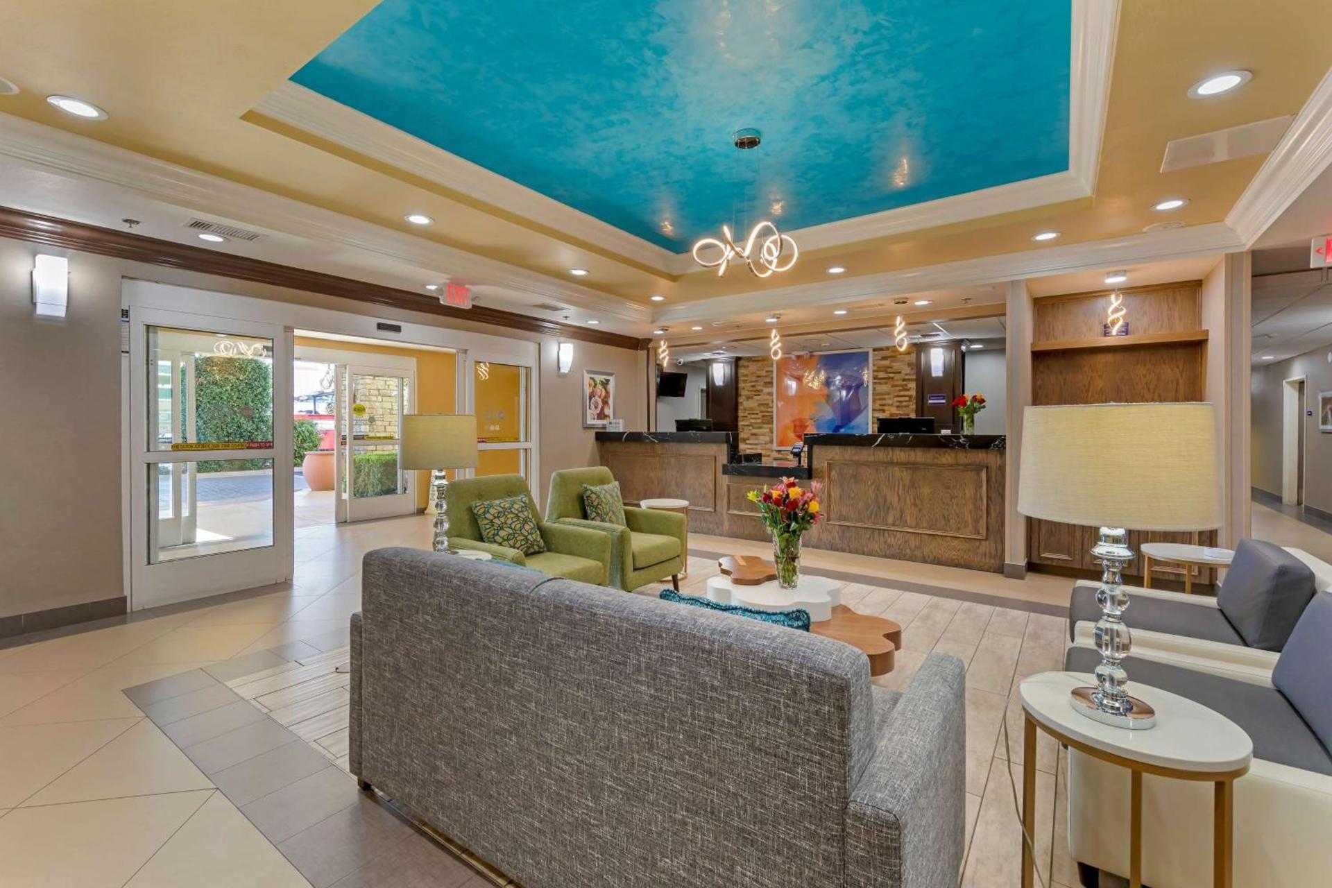 Best Western Plus Wasco Inn & Suites photo 17