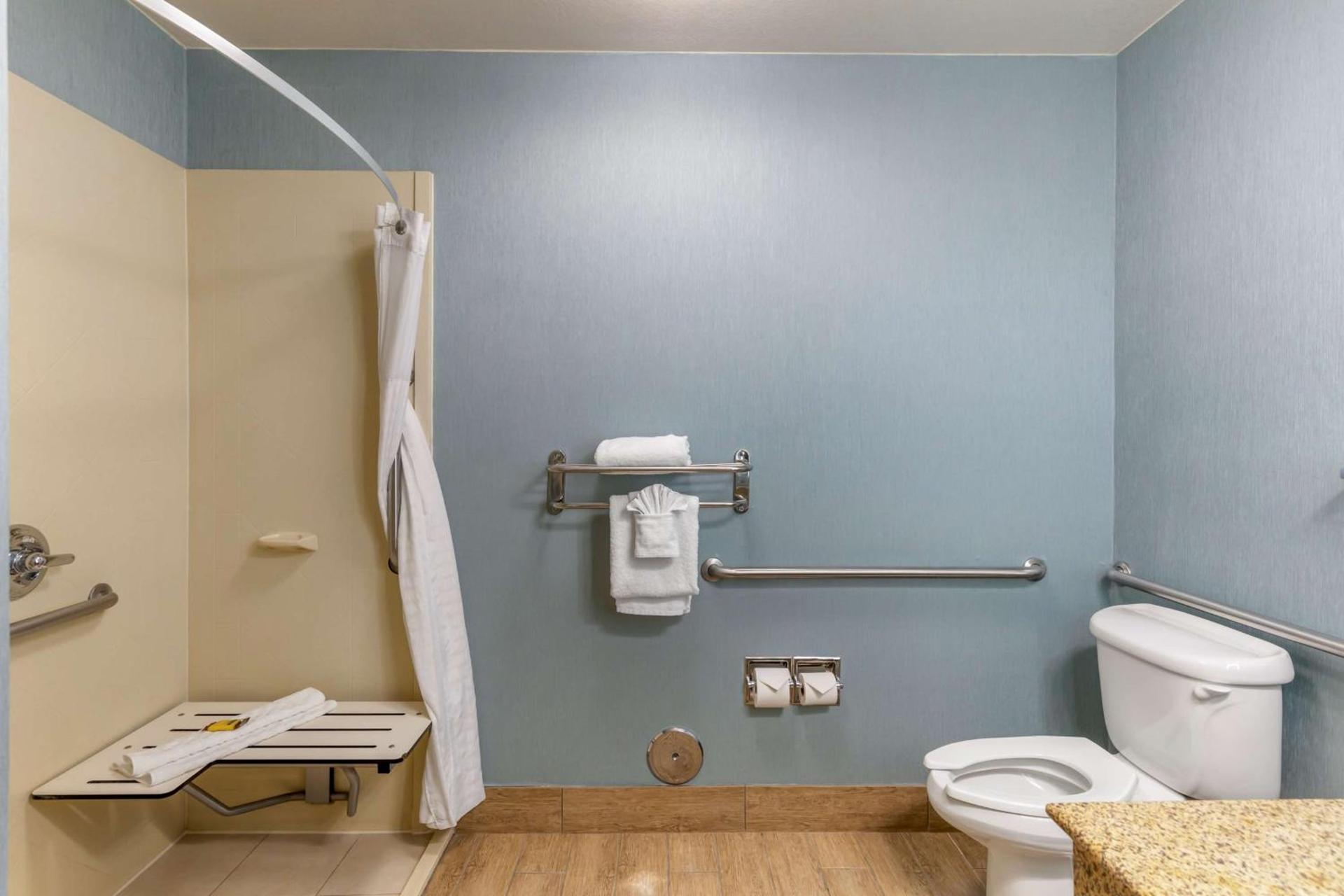 Best Western Plus Wasco Inn & Suites photo 23