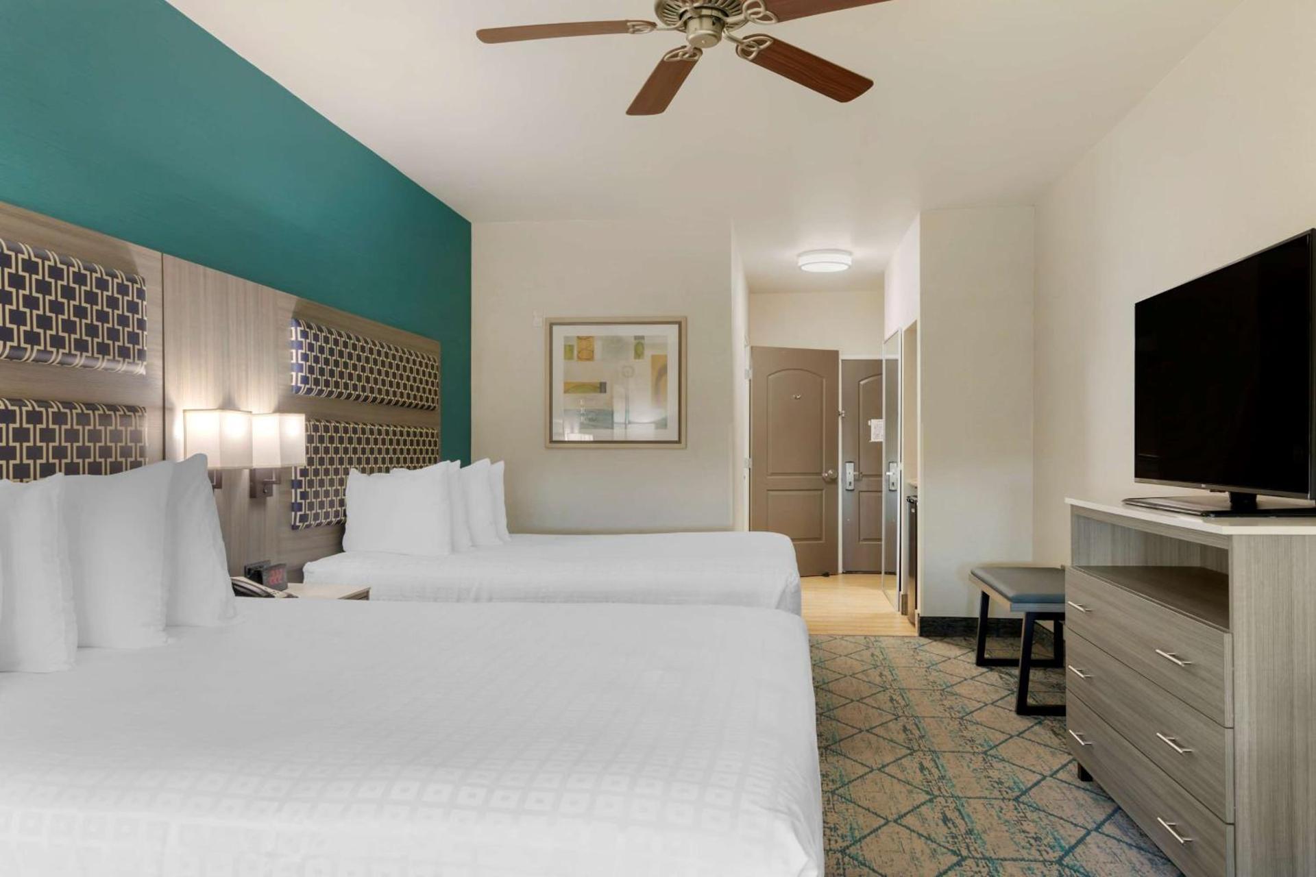 Best Western Plus Wasco Inn & Suites photo 24