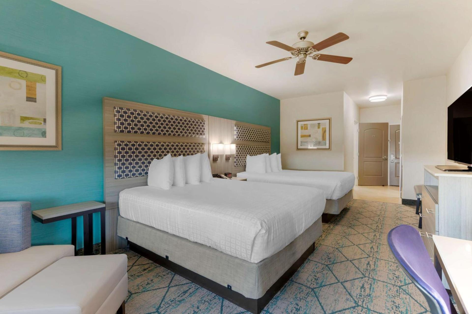 Best Western Plus Wasco Inn & Suites photo 9