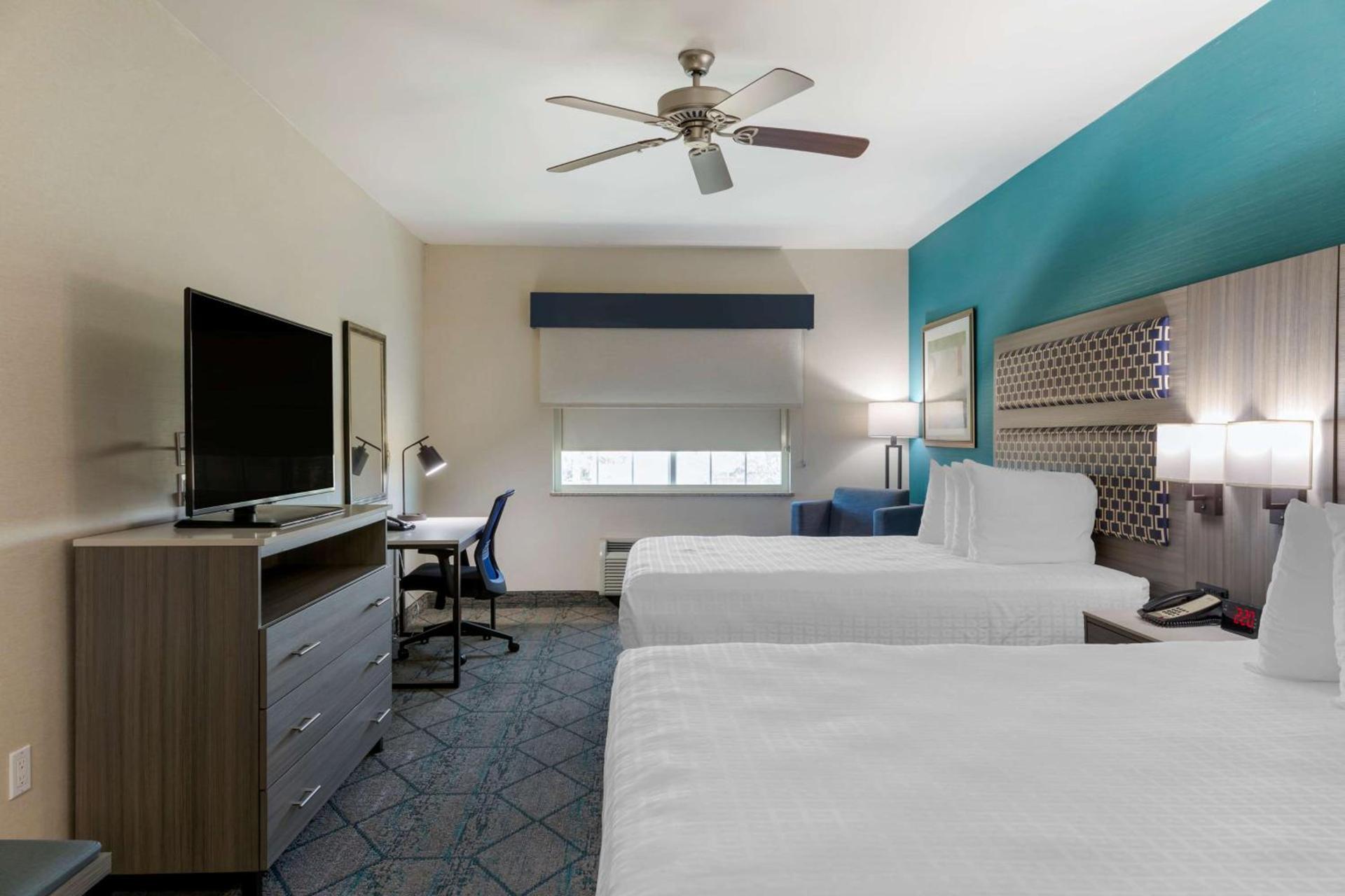 Best Western Plus Wasco Inn & Suites photo 25