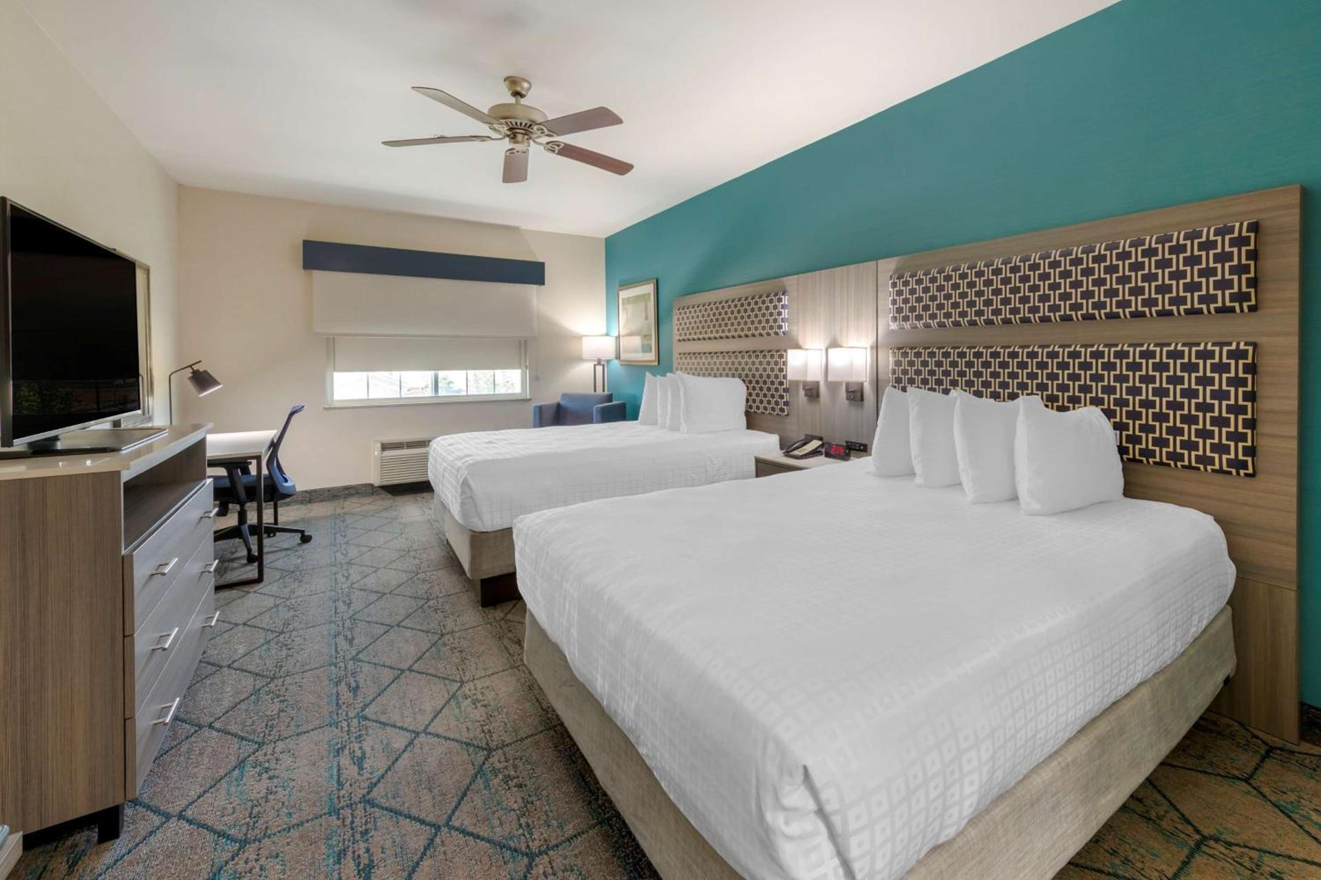 Best Western Plus Wasco Inn & Suites photo 26